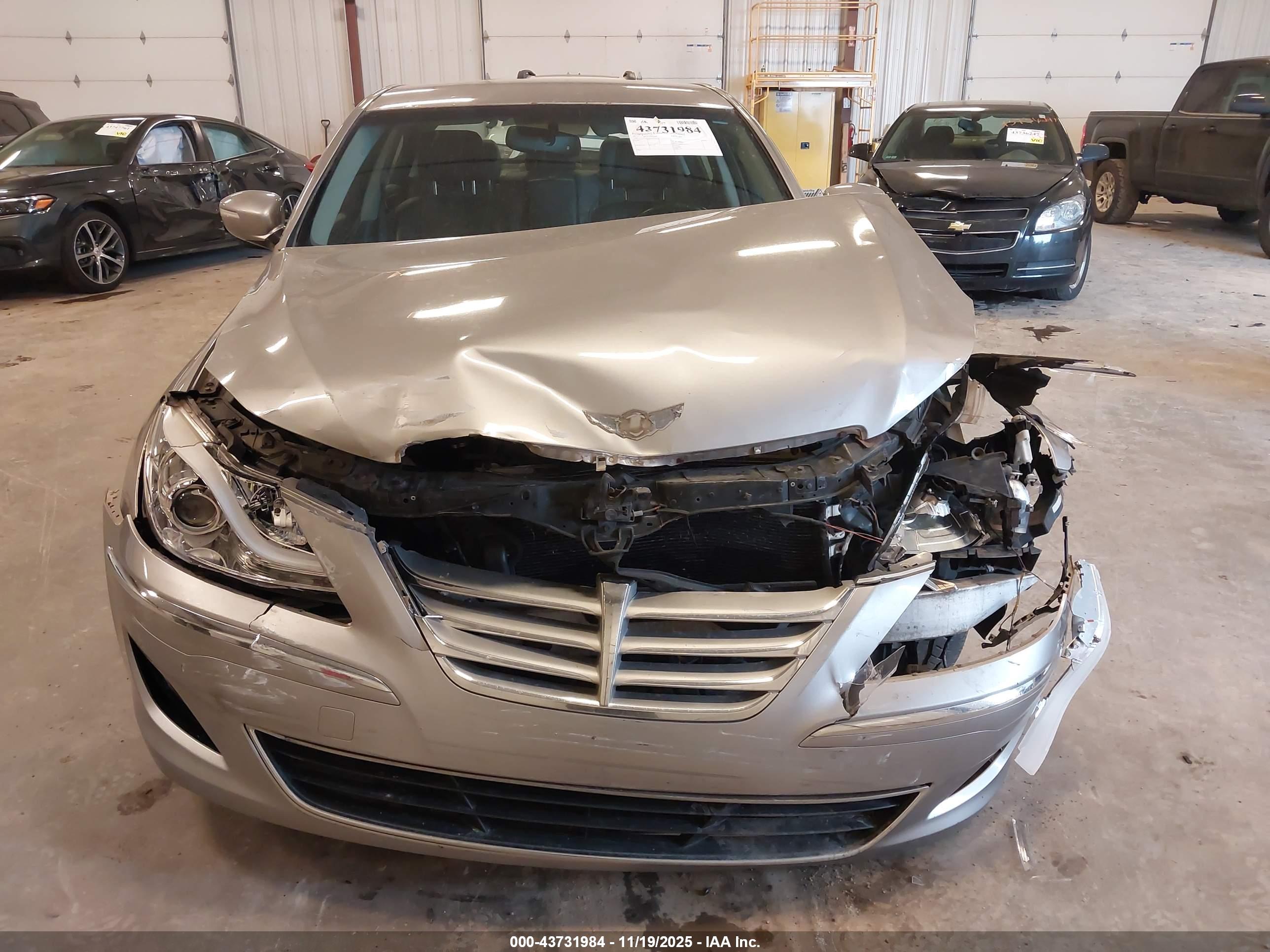 HYUNDAI GENESIS image 6