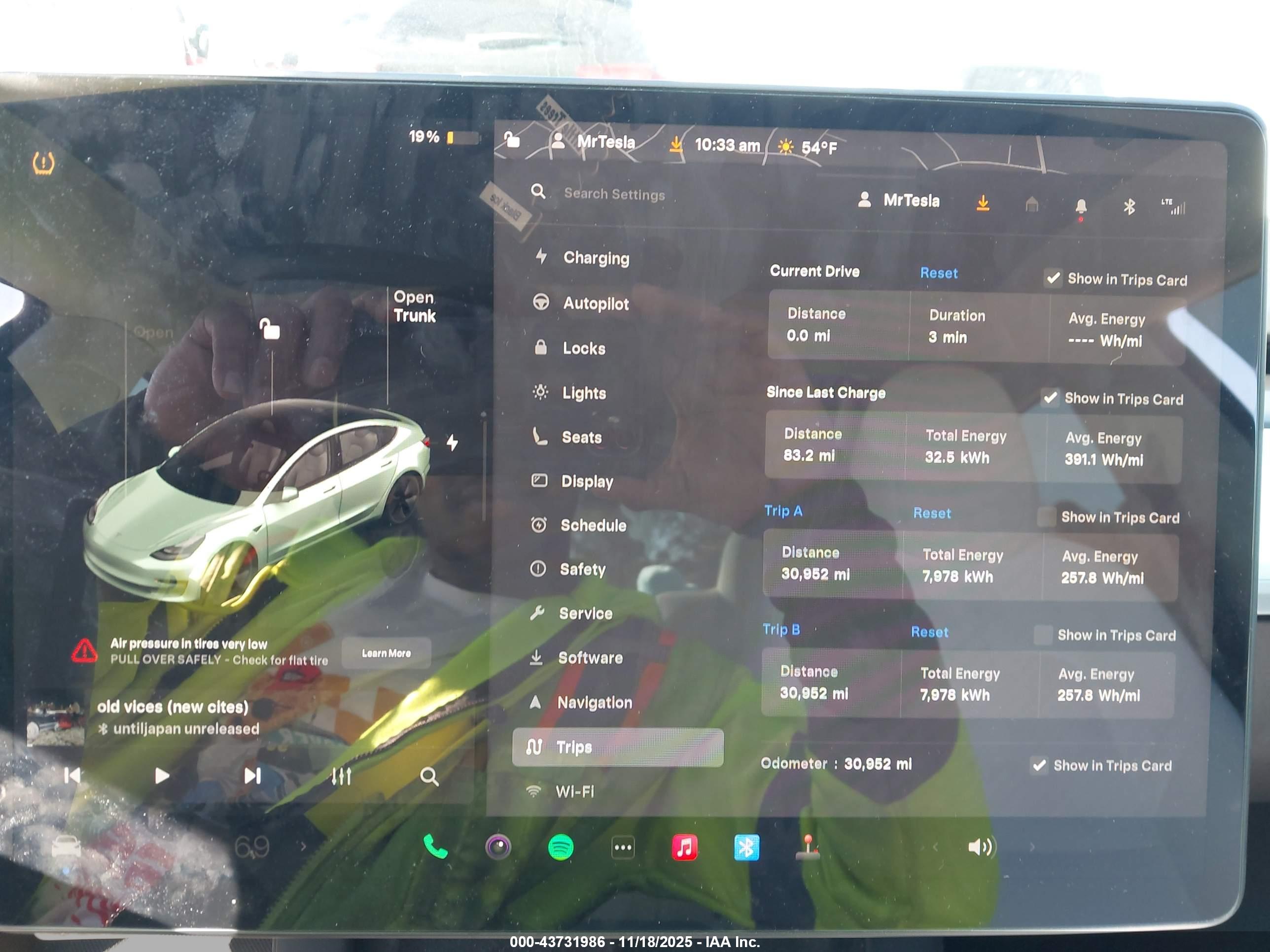 TESLA MODEL image 7