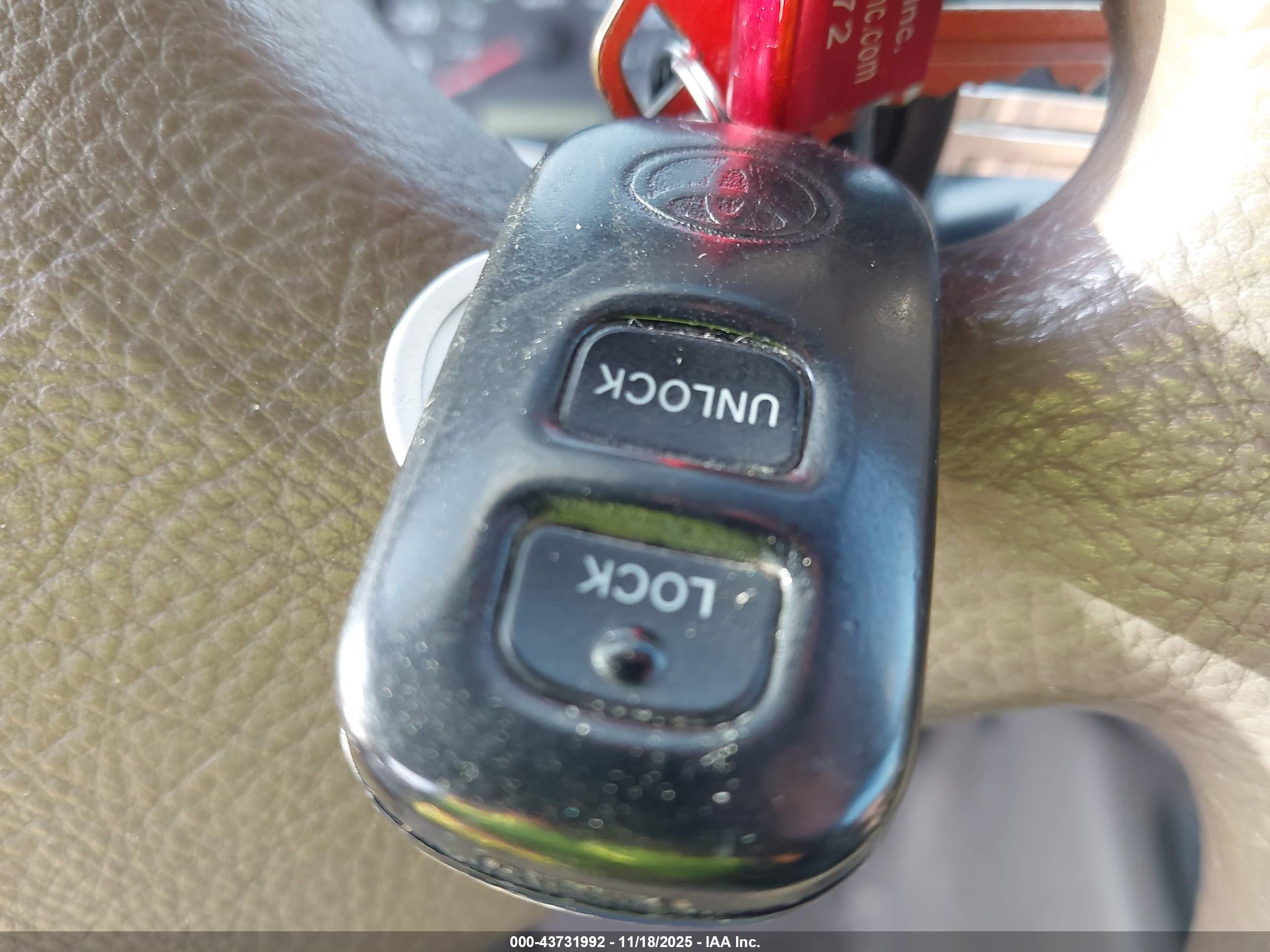 TOYOTA TUNDRA image 11