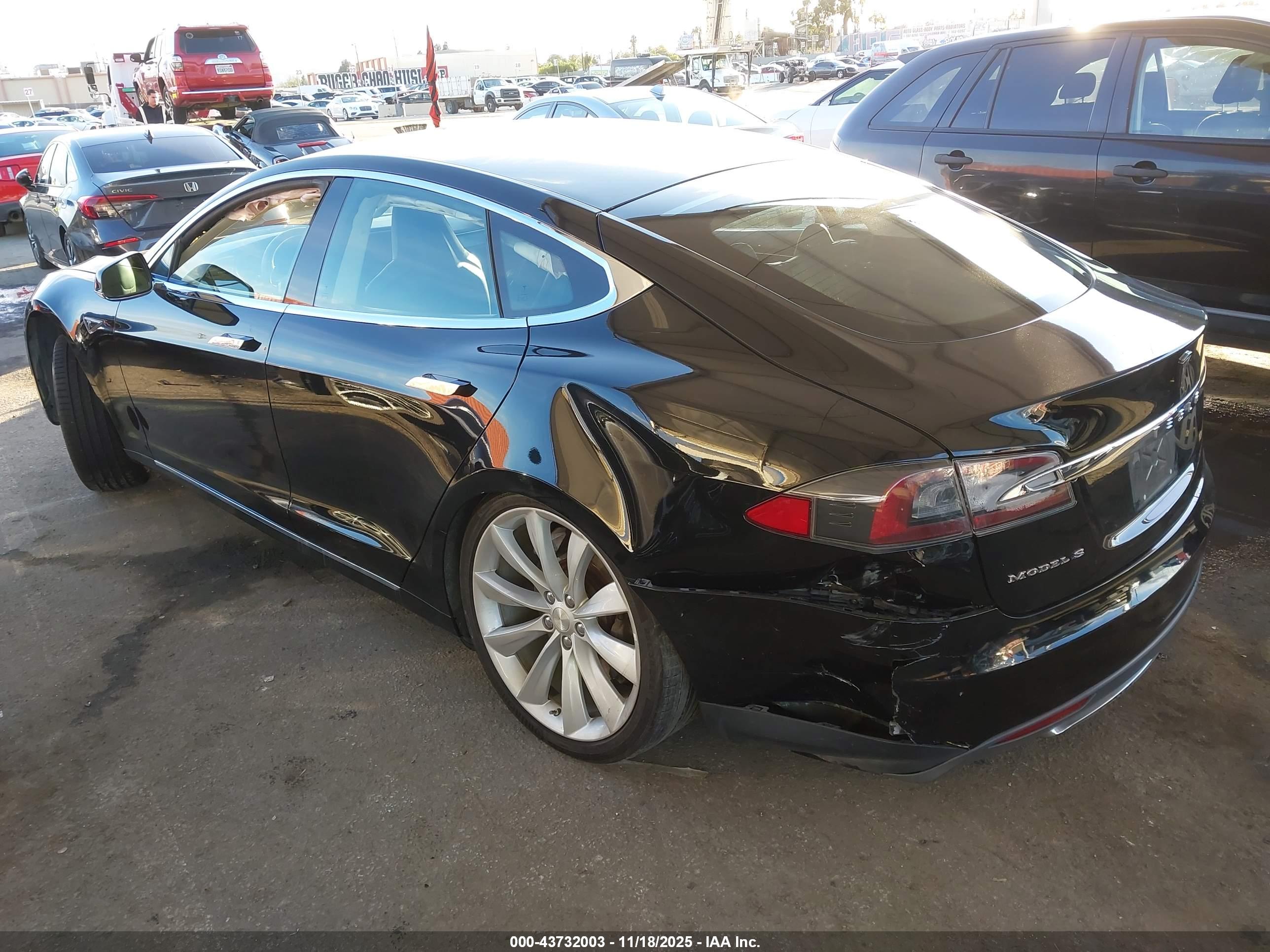 TESLA MODEL image 3