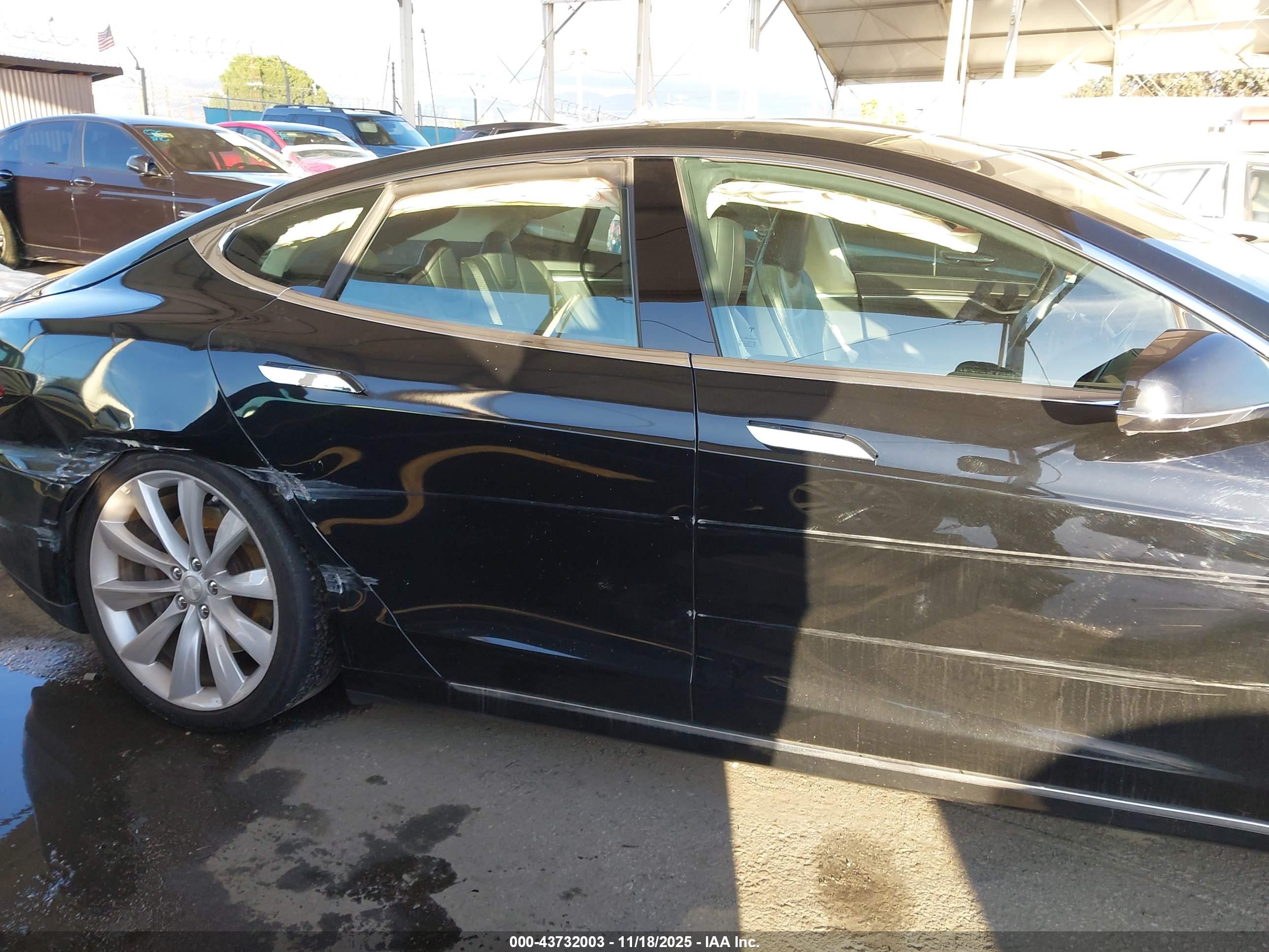 TESLA MODEL image 6