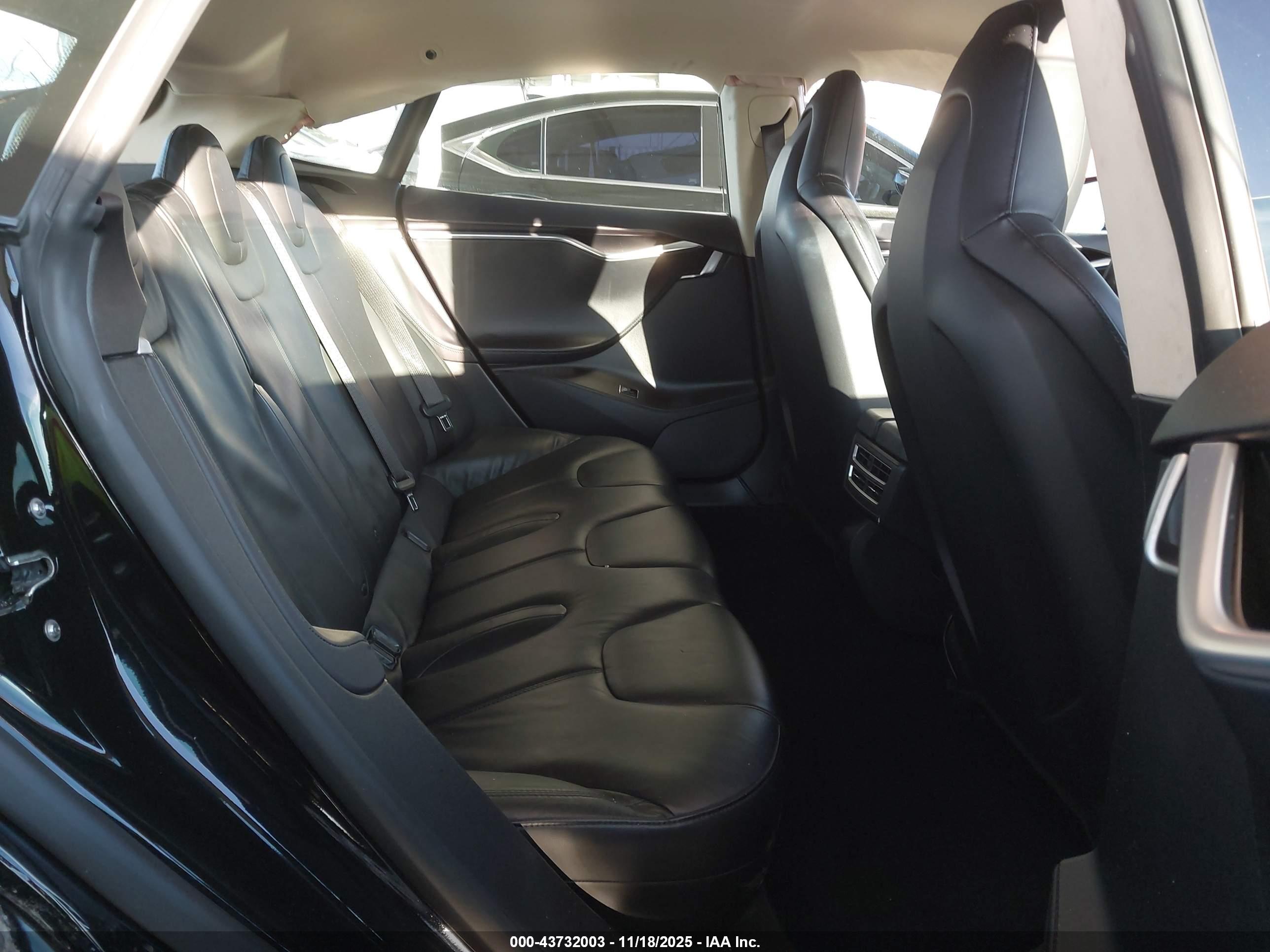 TESLA MODEL image 8