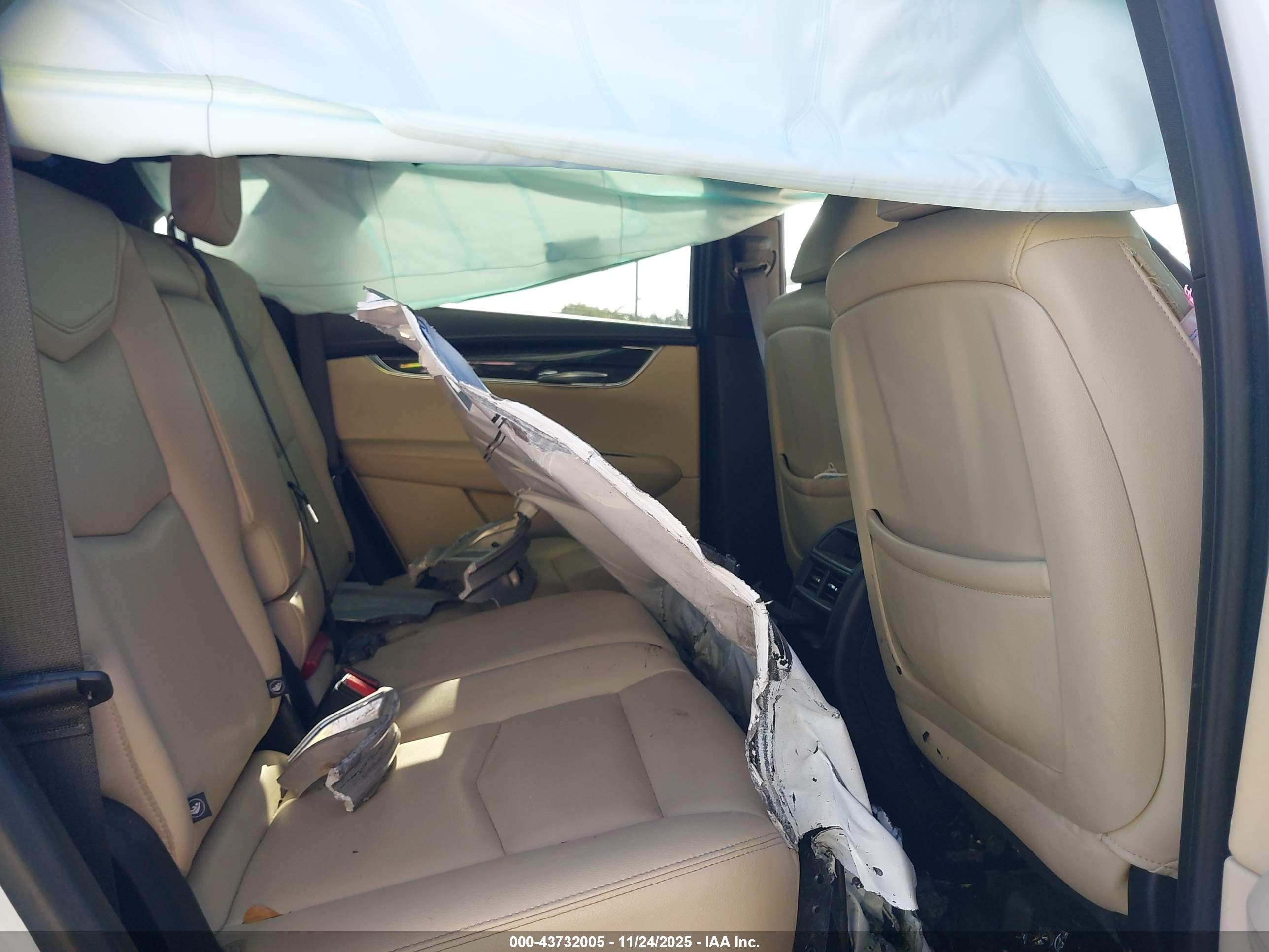 CADILLAC XT5 image 8