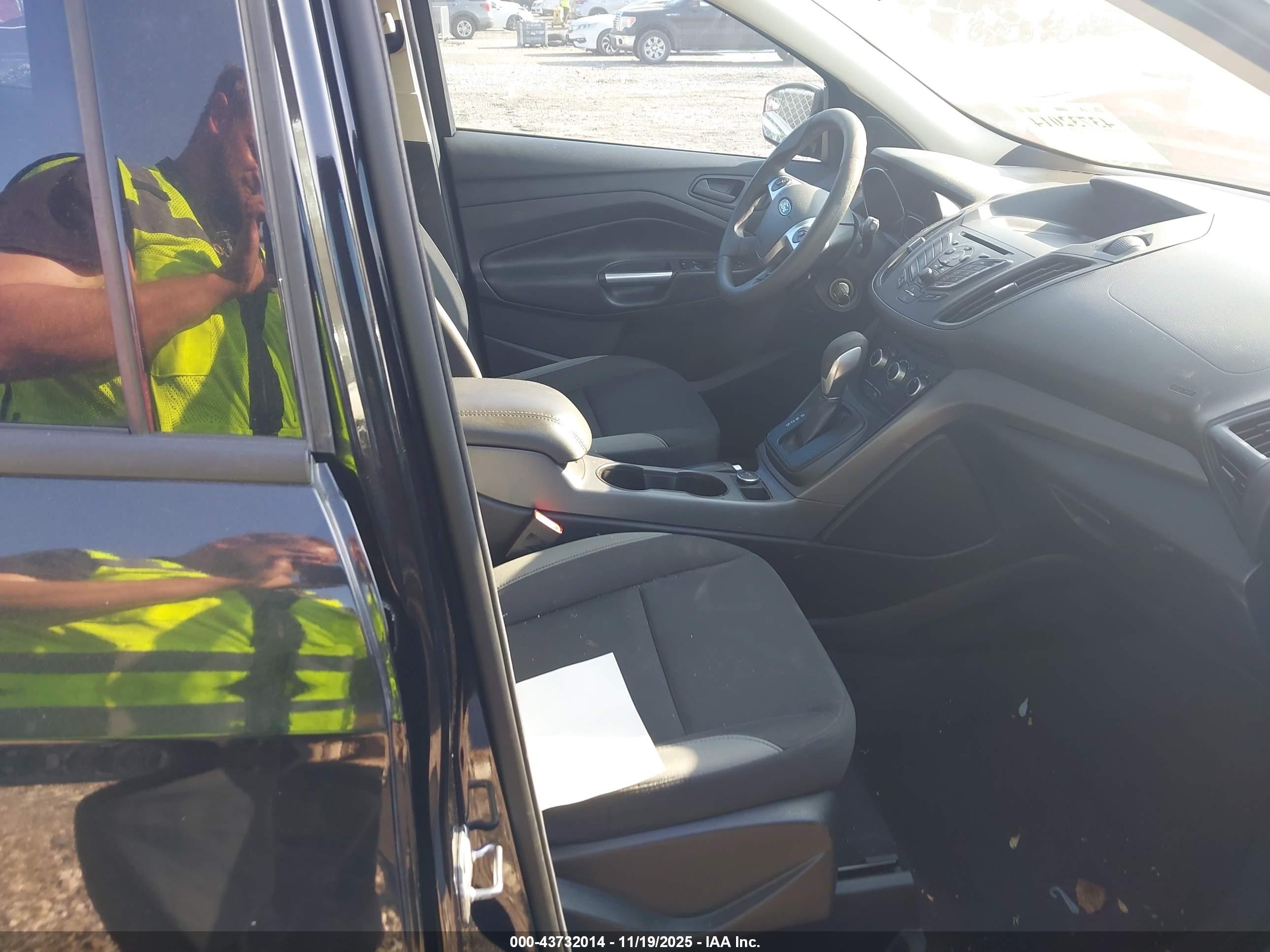 FORD ESCAPE image 5