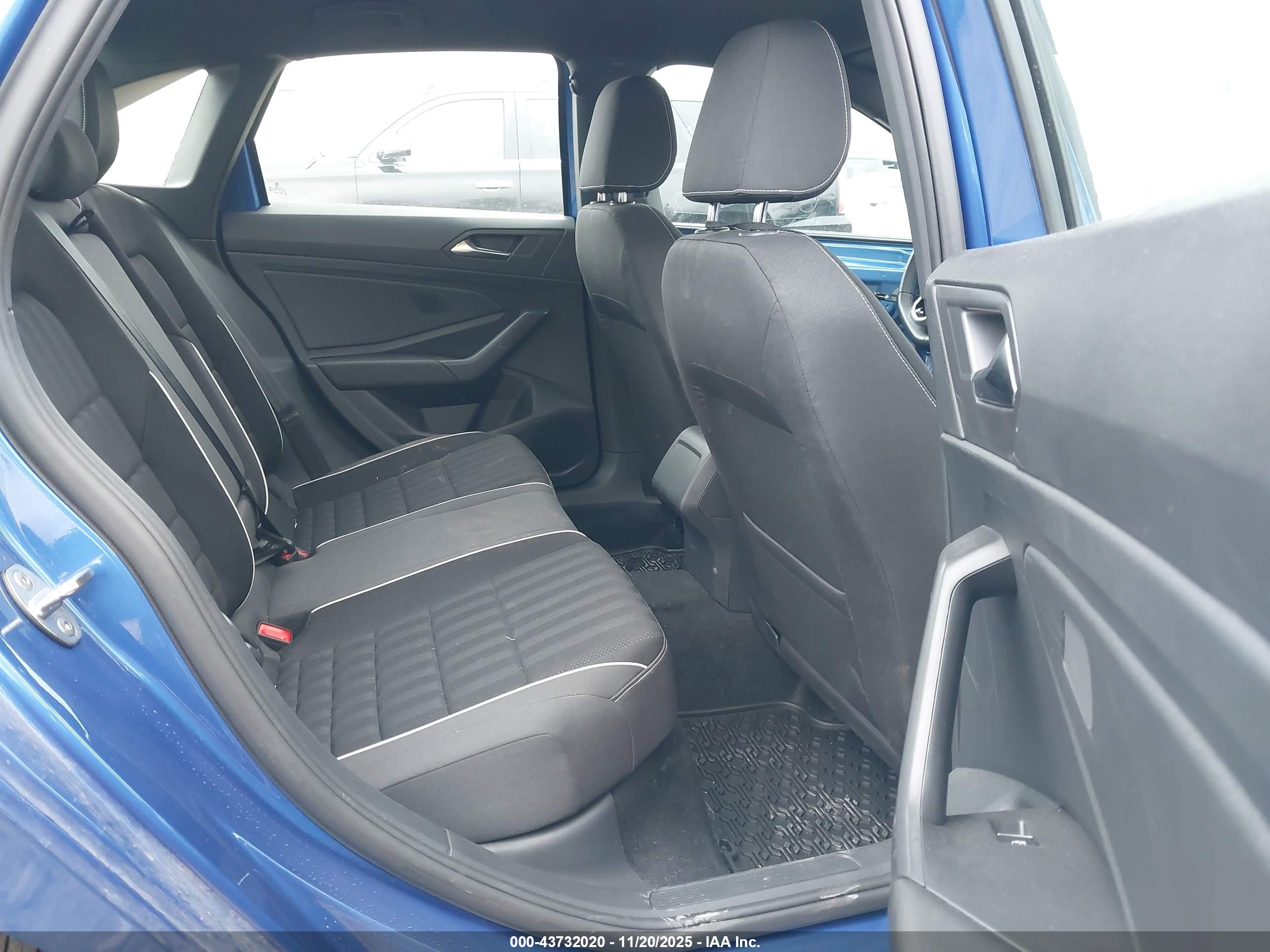 VOLKSWAGEN JETTA image 8