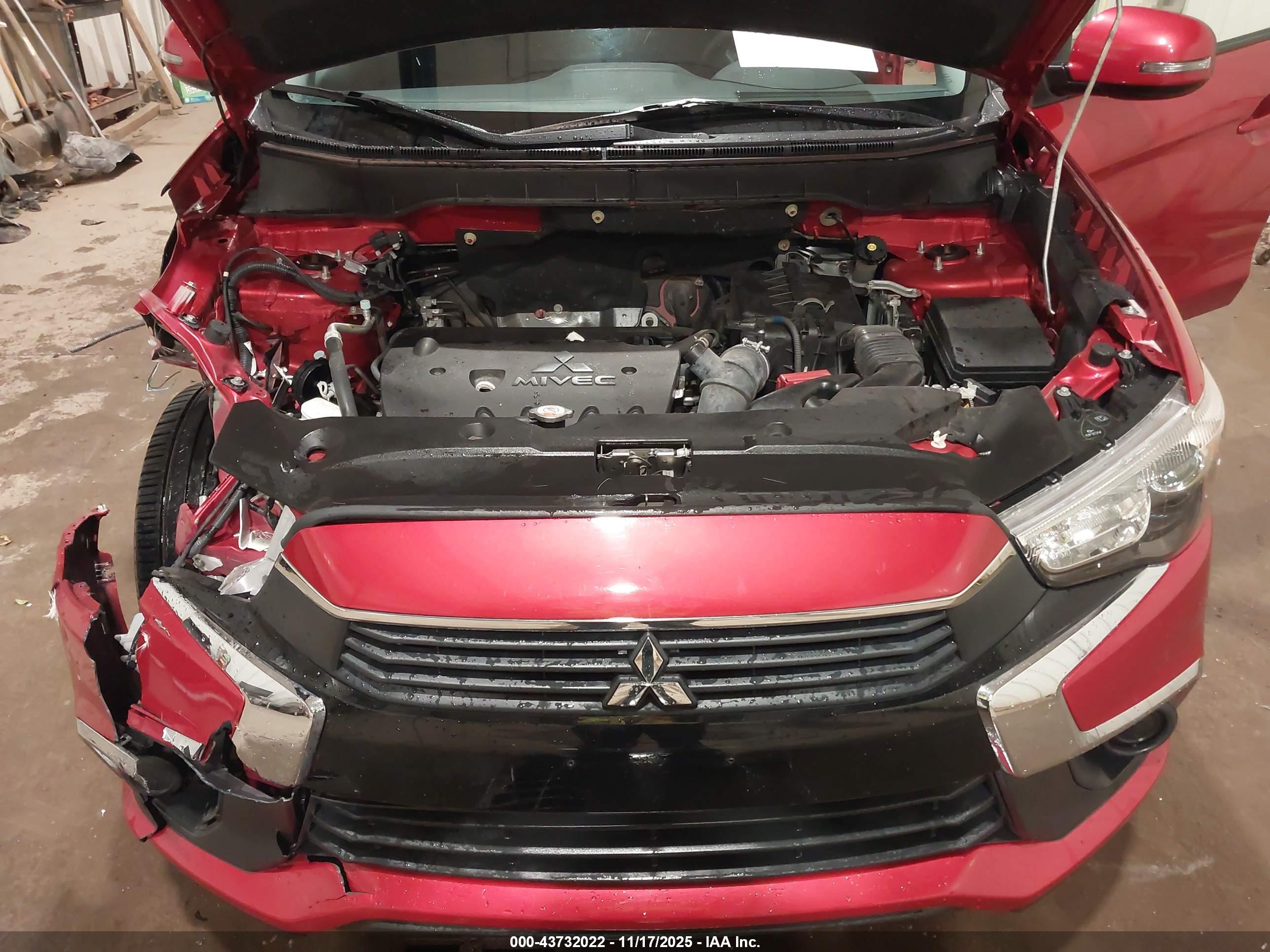 MITSUBISHI OUTLANDER image 10
