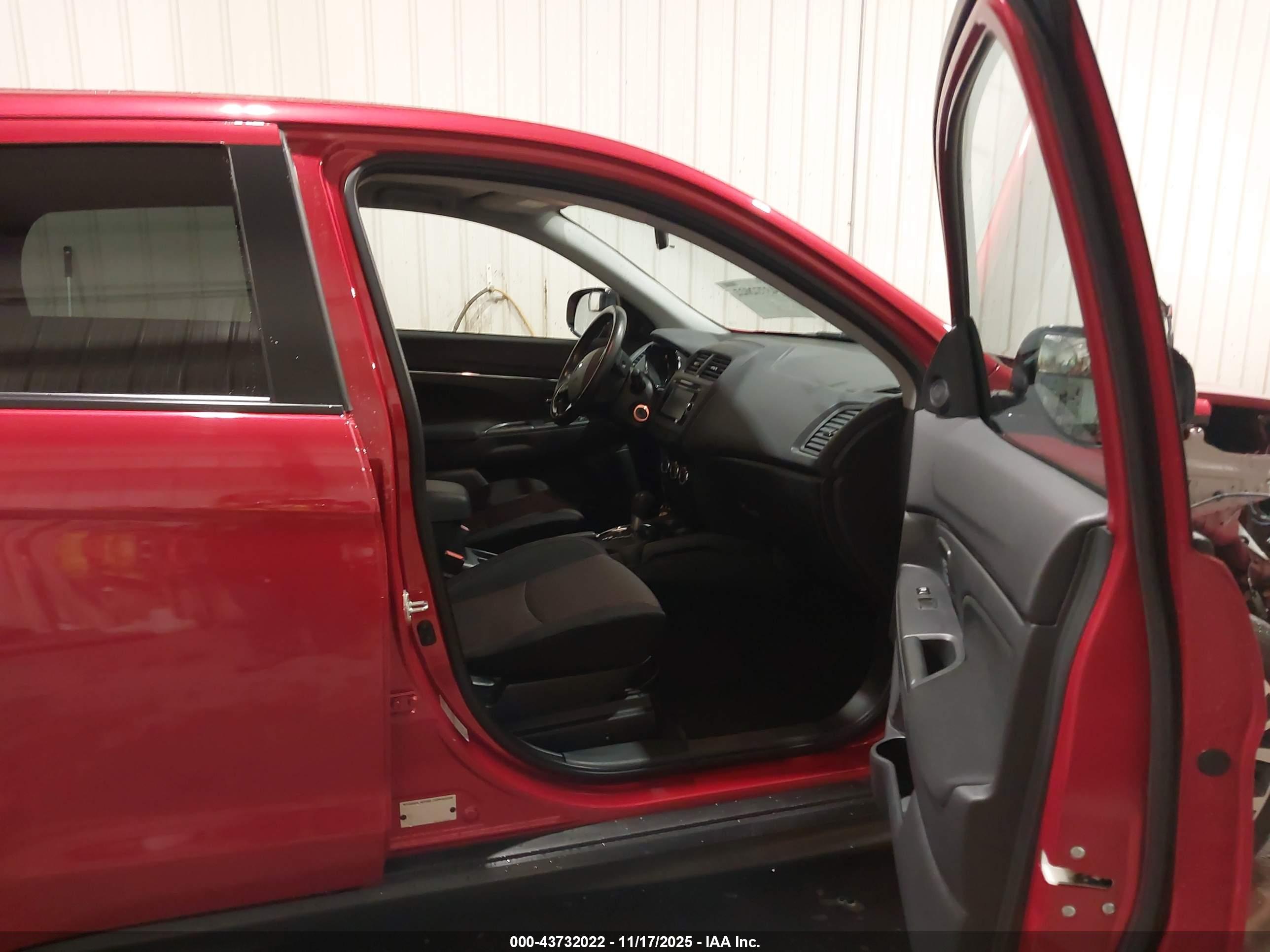 MITSUBISHI OUTLANDER image 5