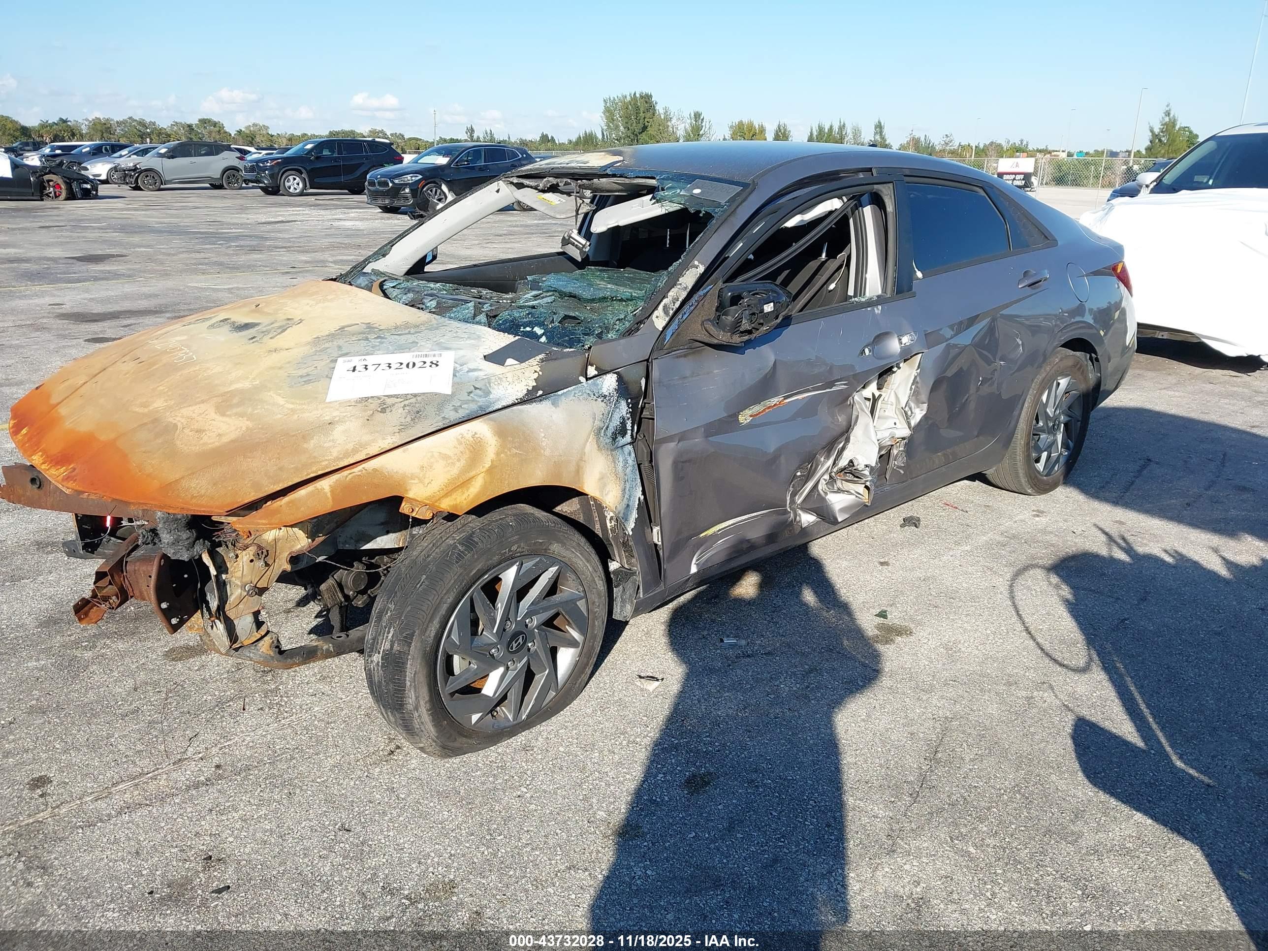 HYUNDAI ELANTRA image 2