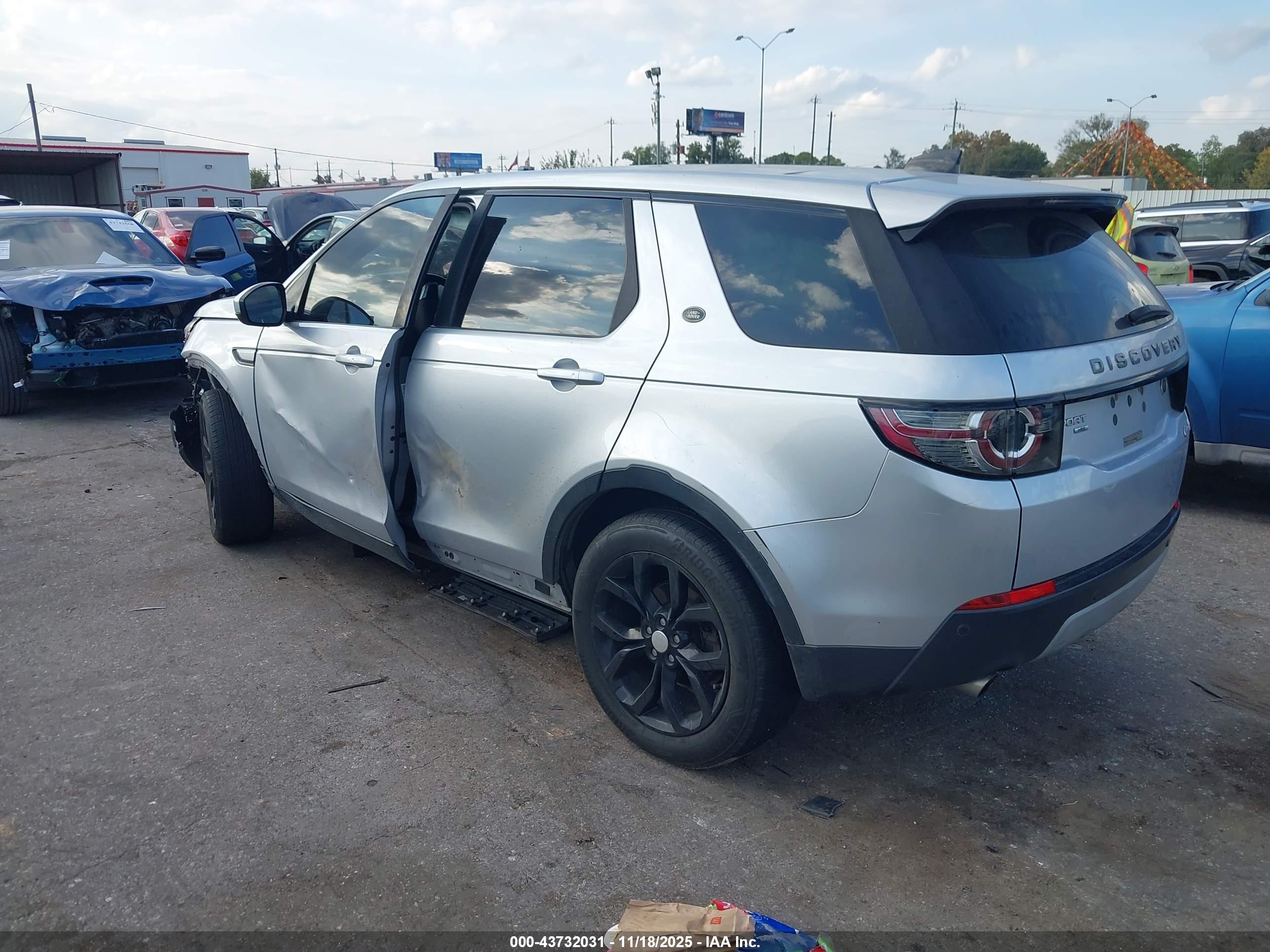 LAND ROVER image 3