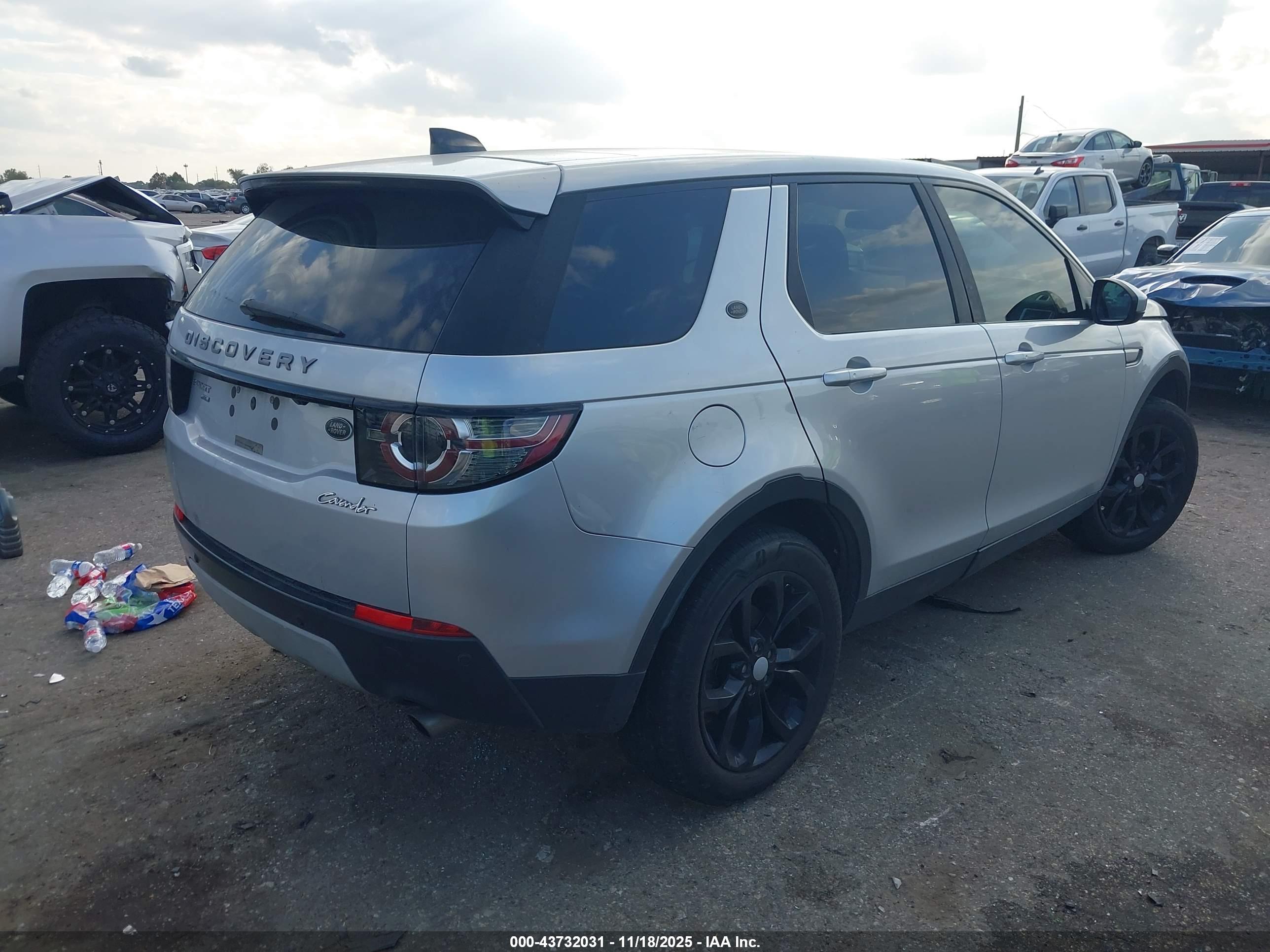 LAND ROVER image 4