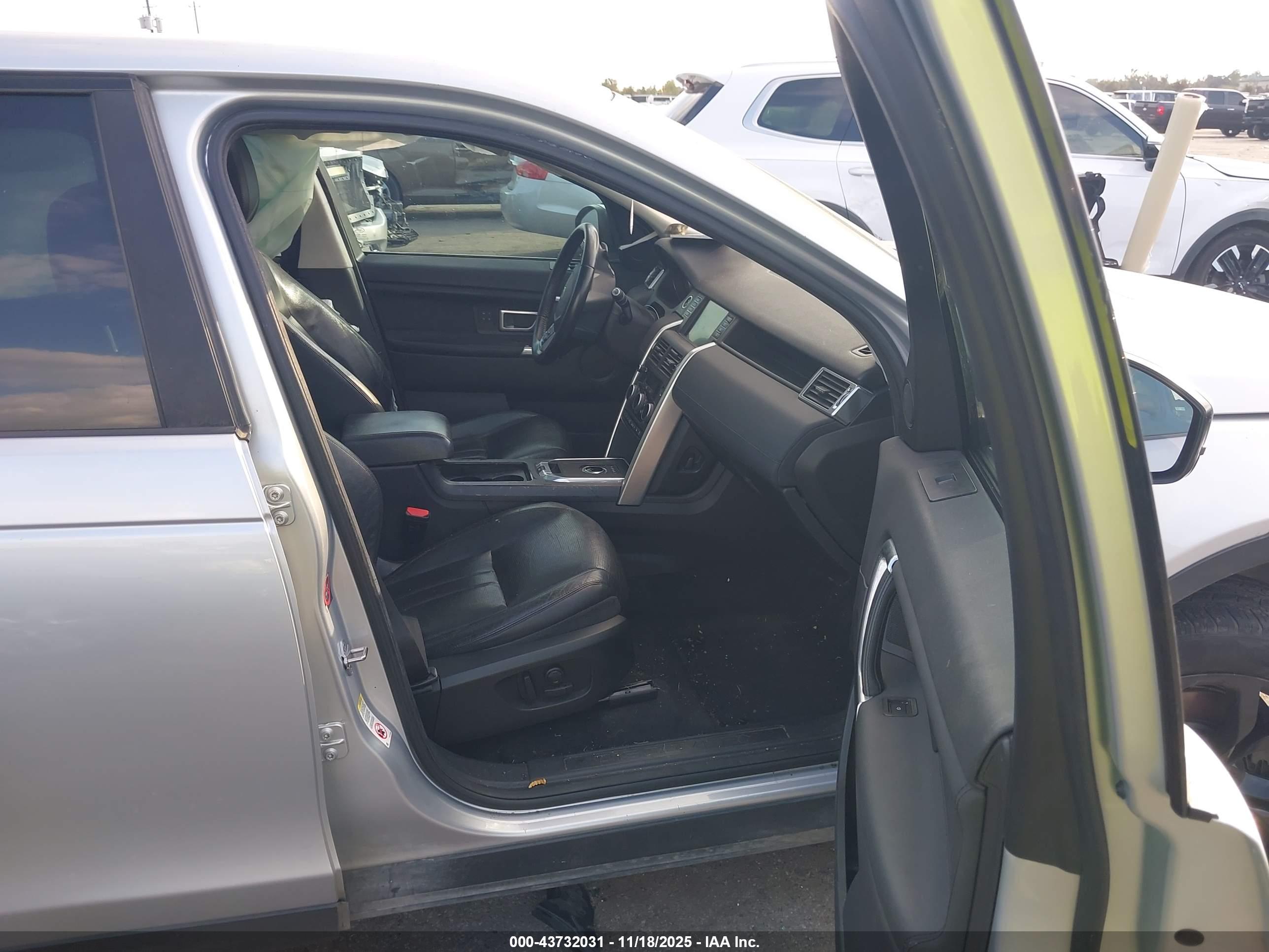 LAND ROVER image 5