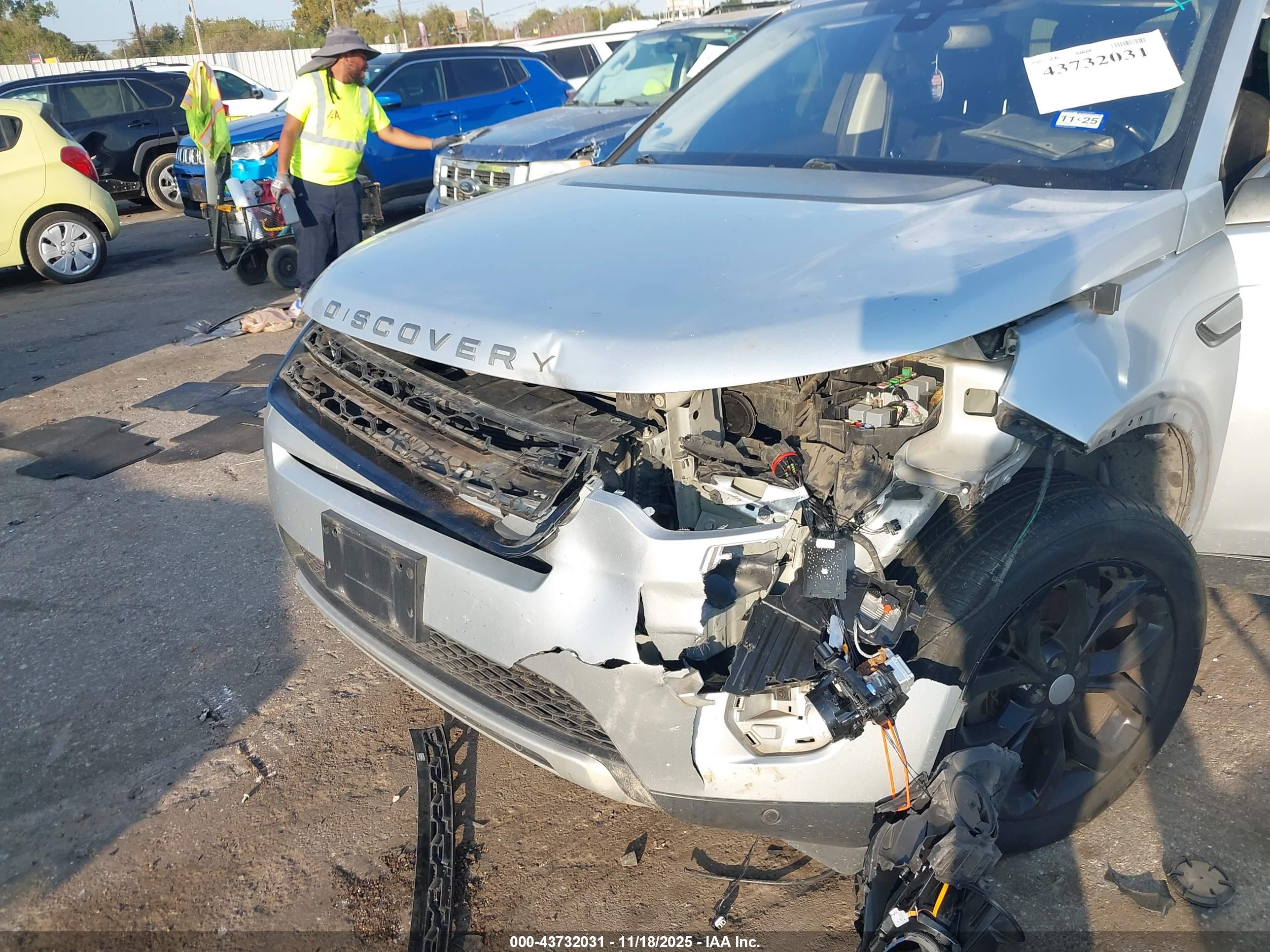 LAND ROVER image 6