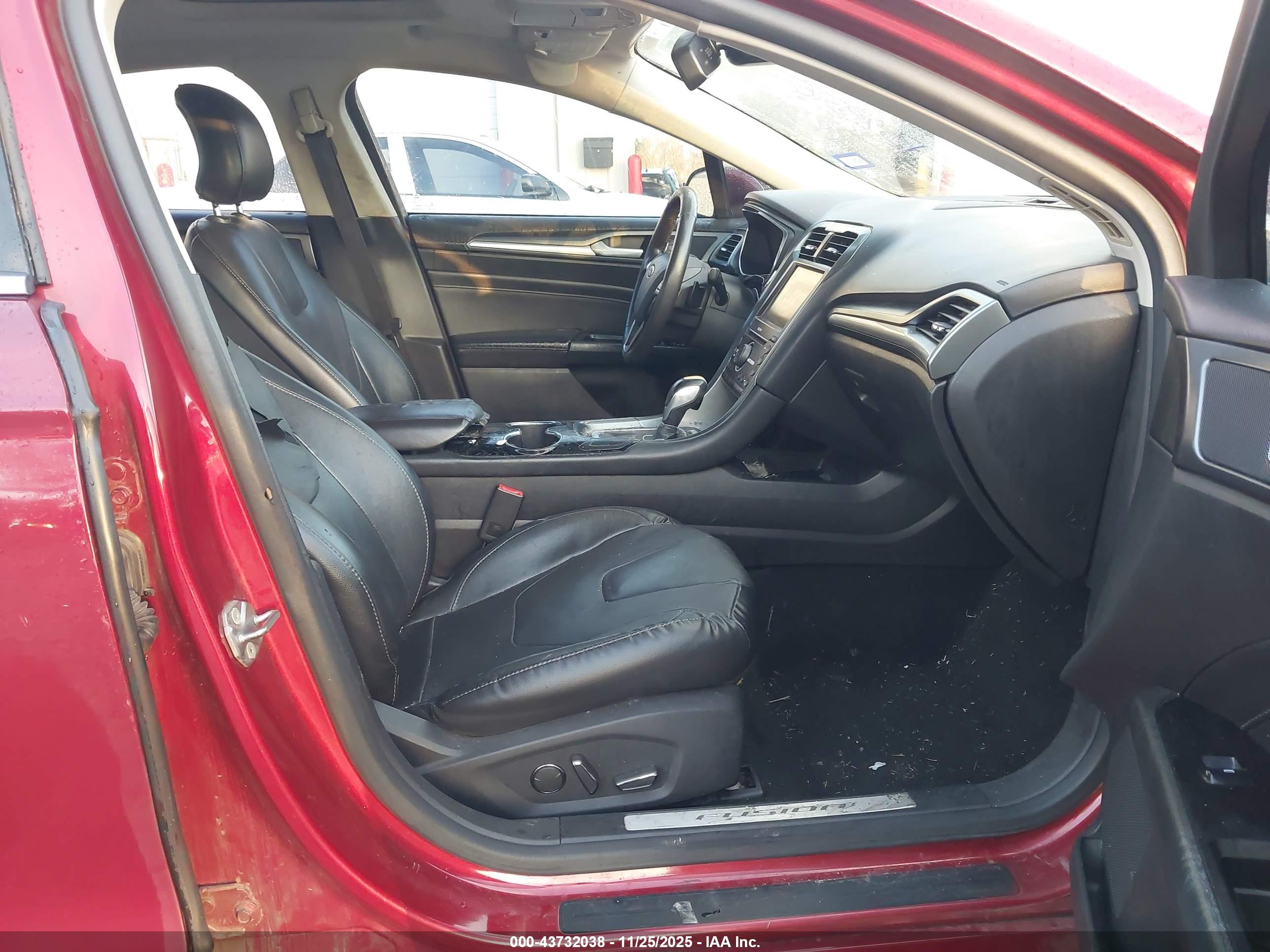 FORD FUSION image 5