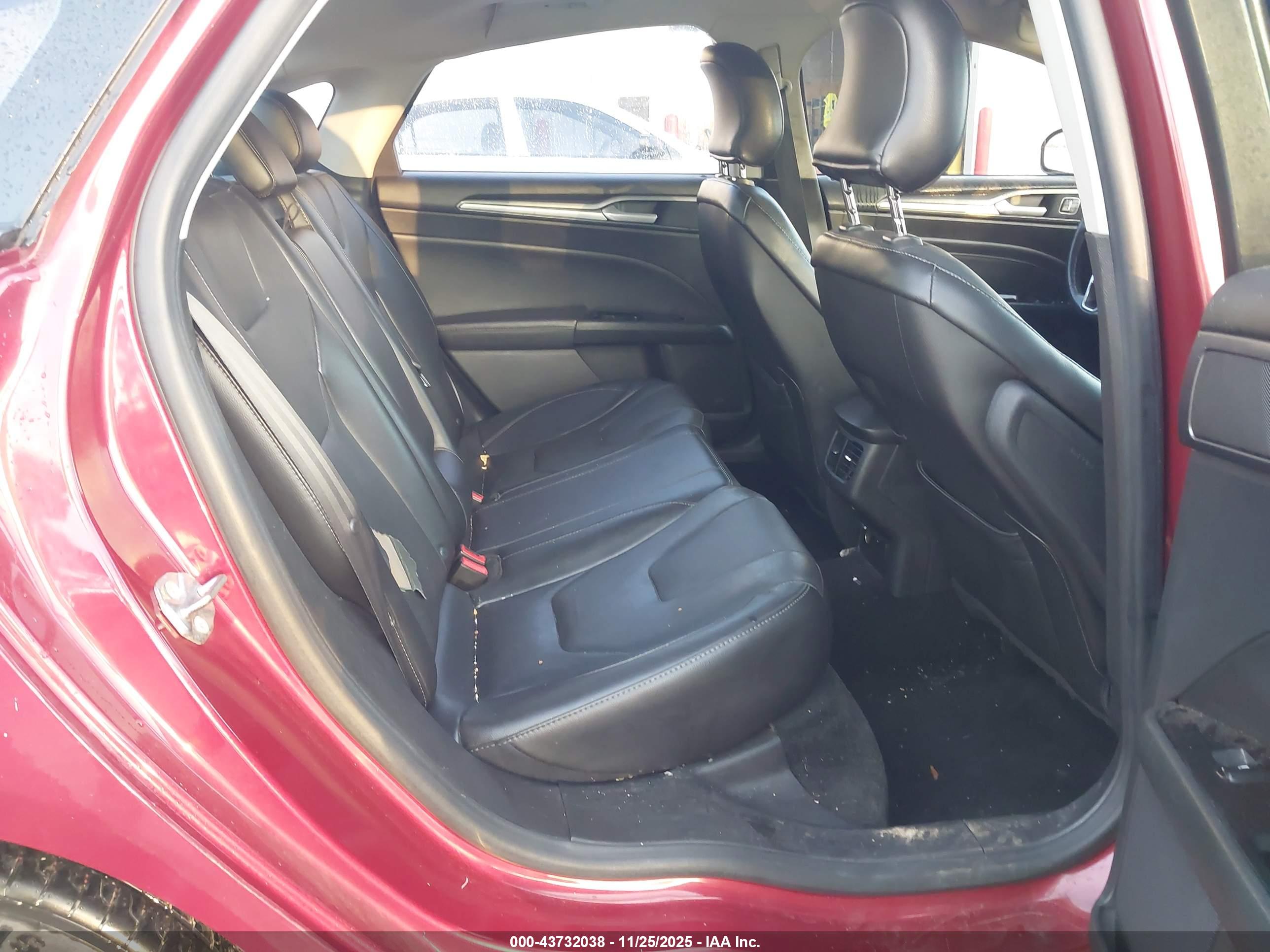 FORD FUSION image 8