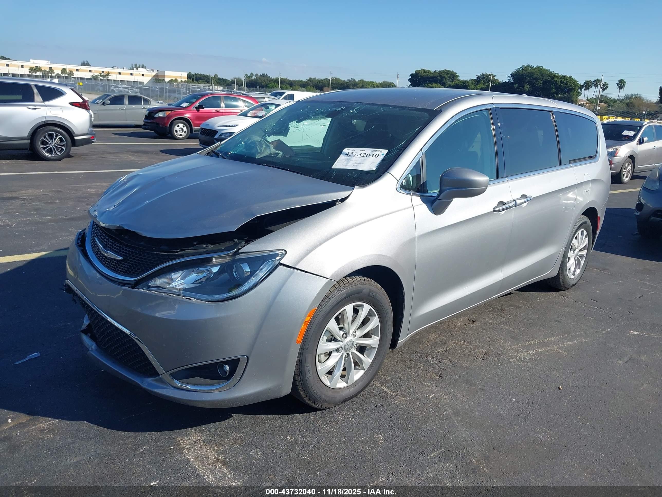 CHRYSLER PACIFICA image 2