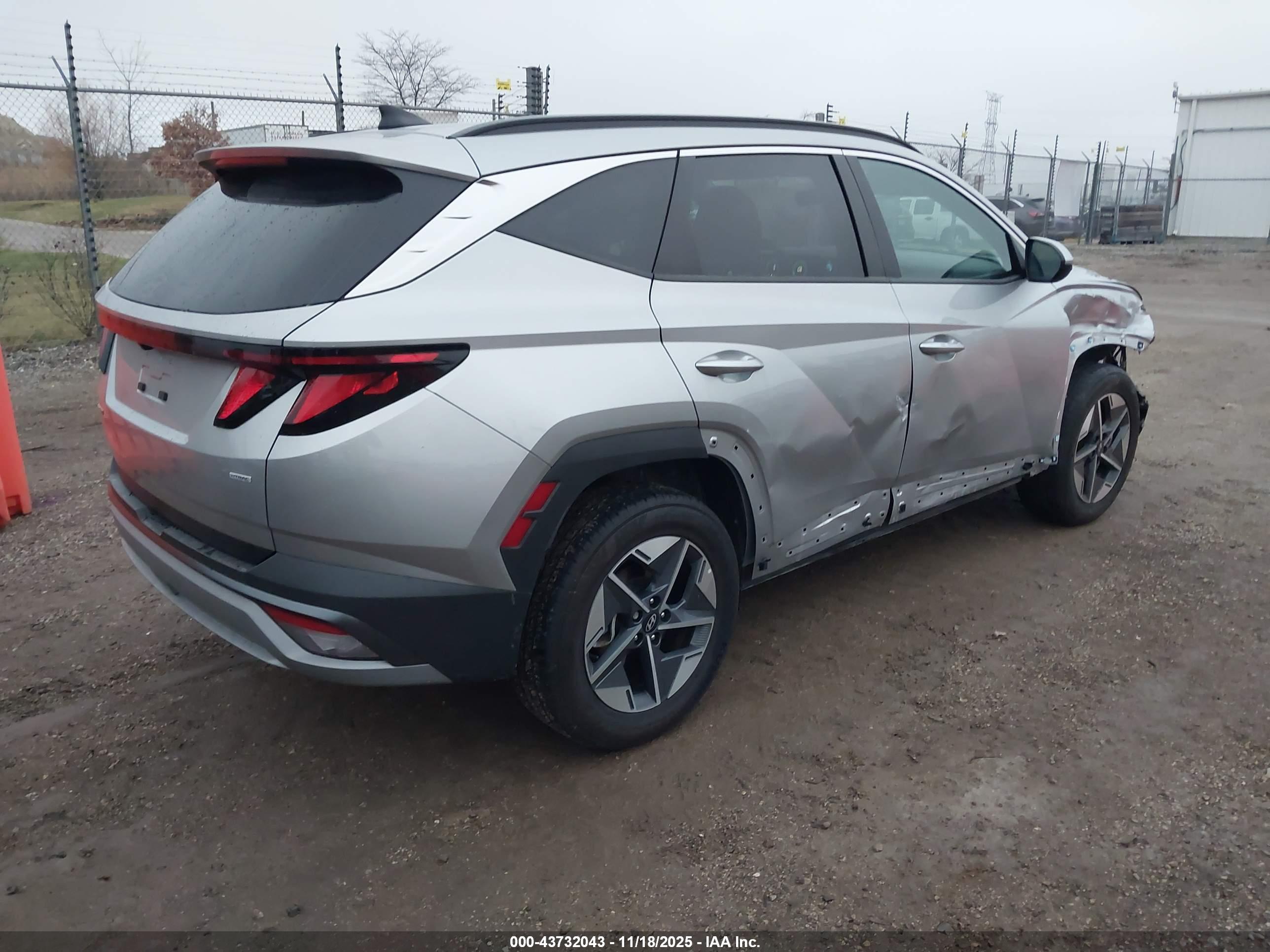 HYUNDAI TUCSON image 4