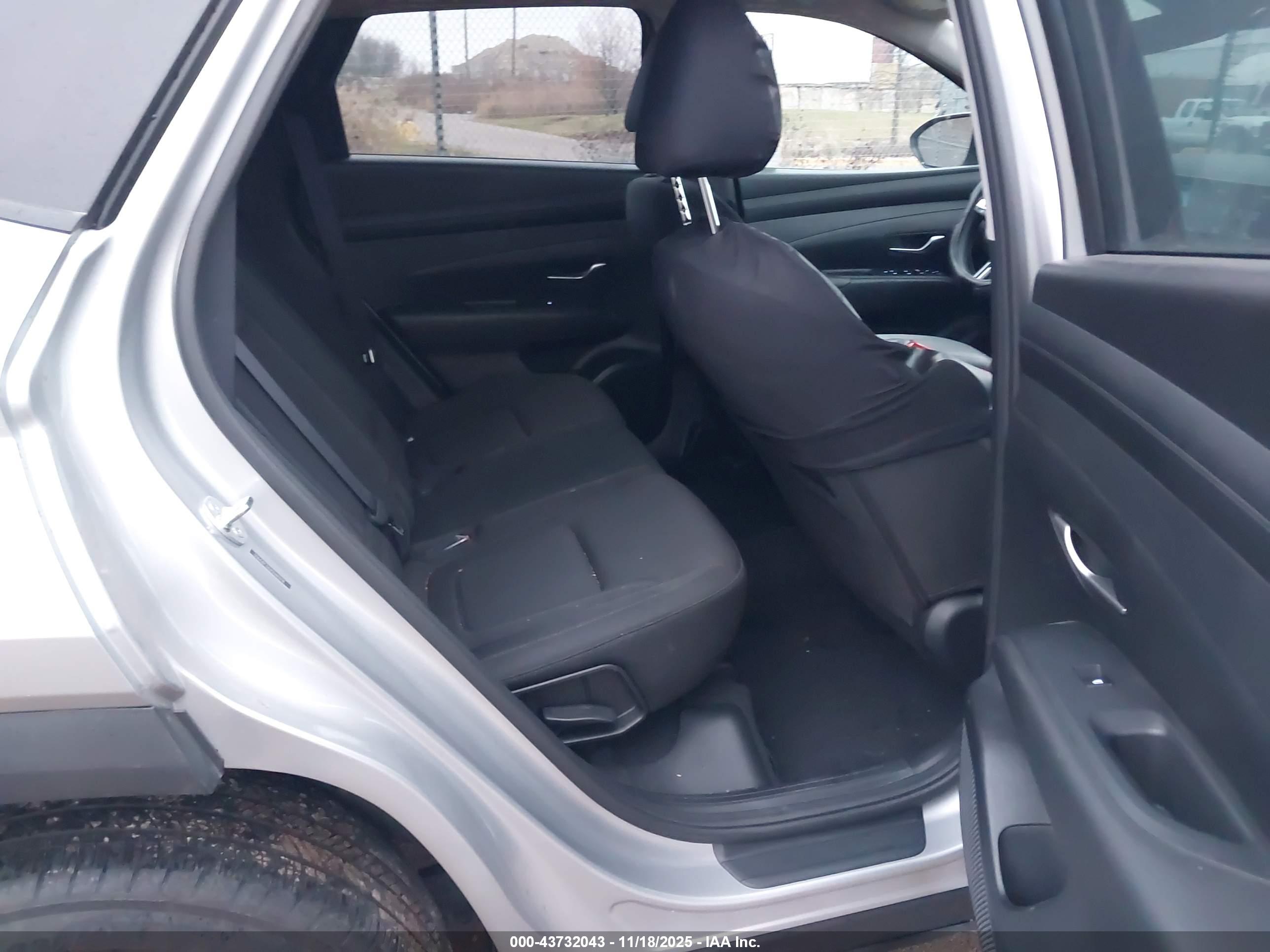 HYUNDAI TUCSON image 8