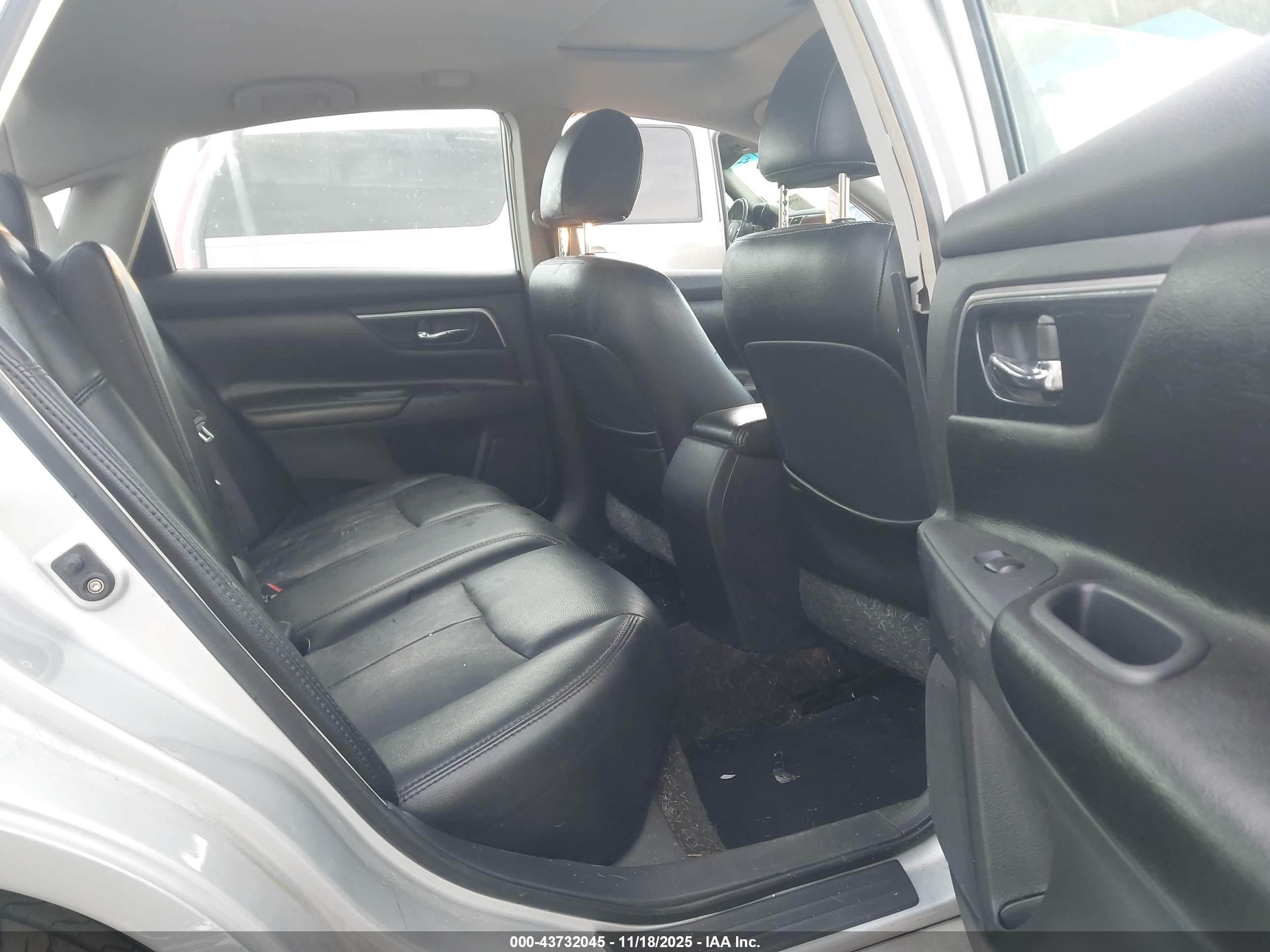 NISSAN ALTIMA image 8