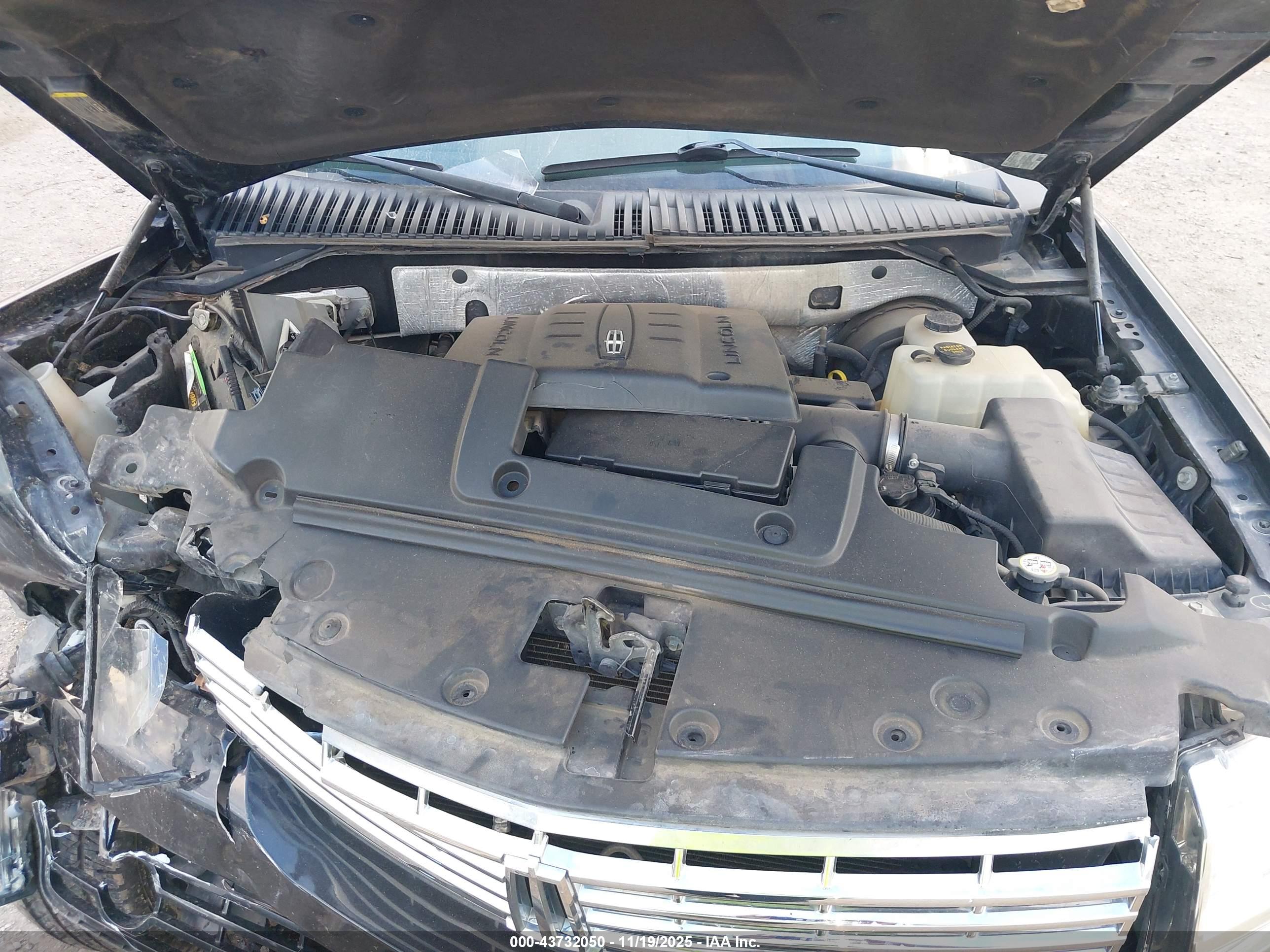 LINCOLN NAVIGATOR image 10