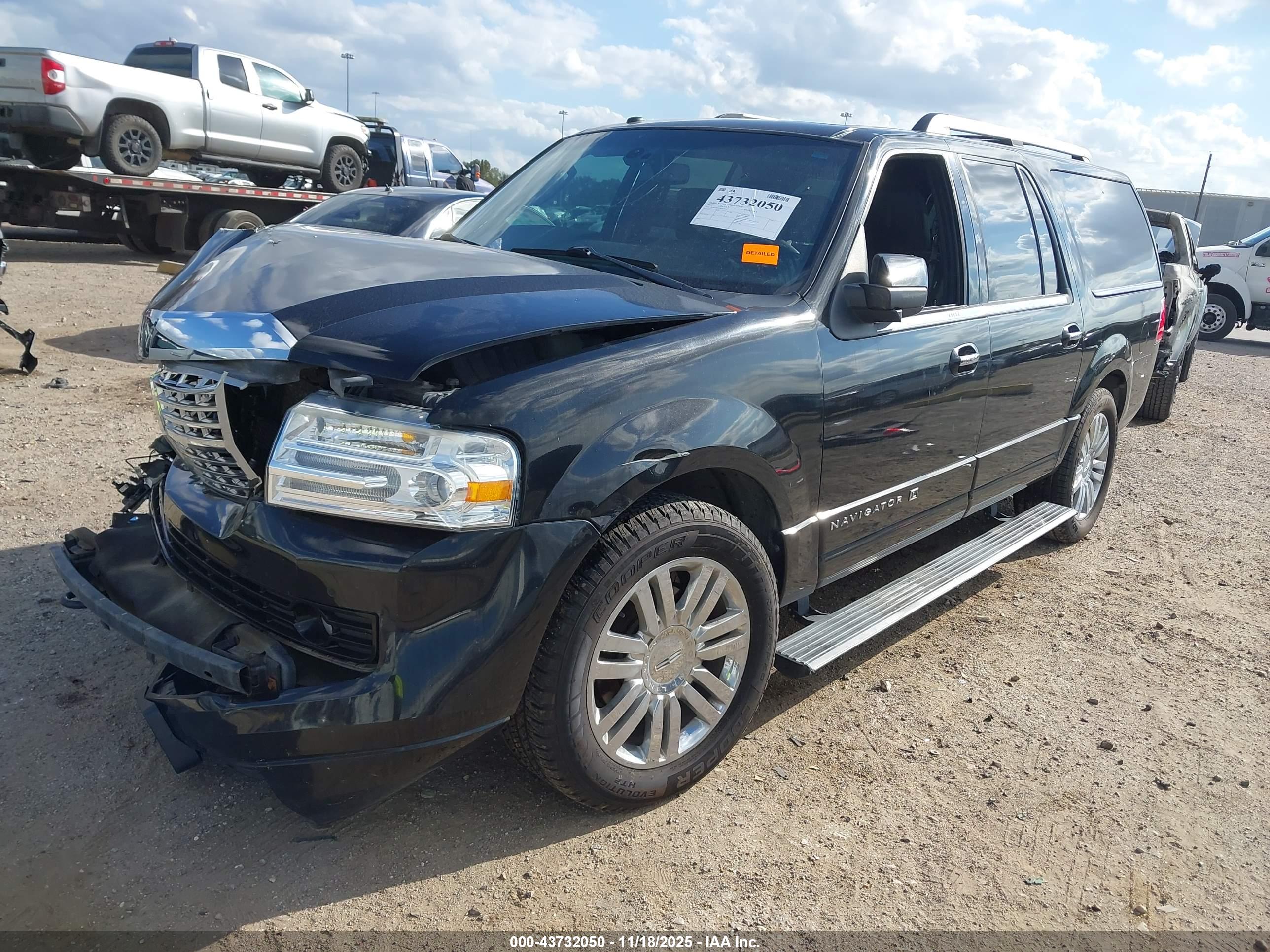 LINCOLN NAVIGATOR image 2