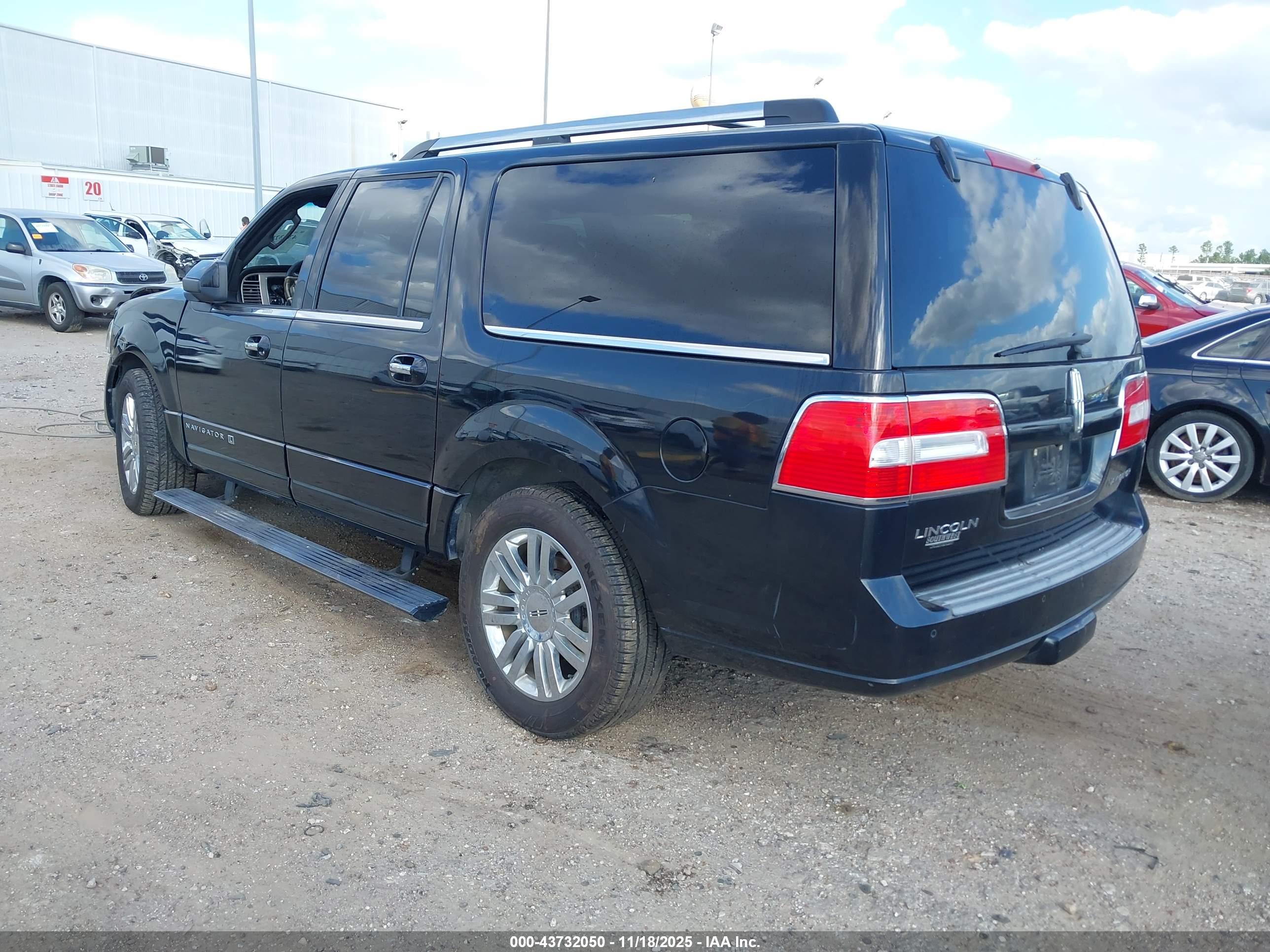 LINCOLN NAVIGATOR image 3