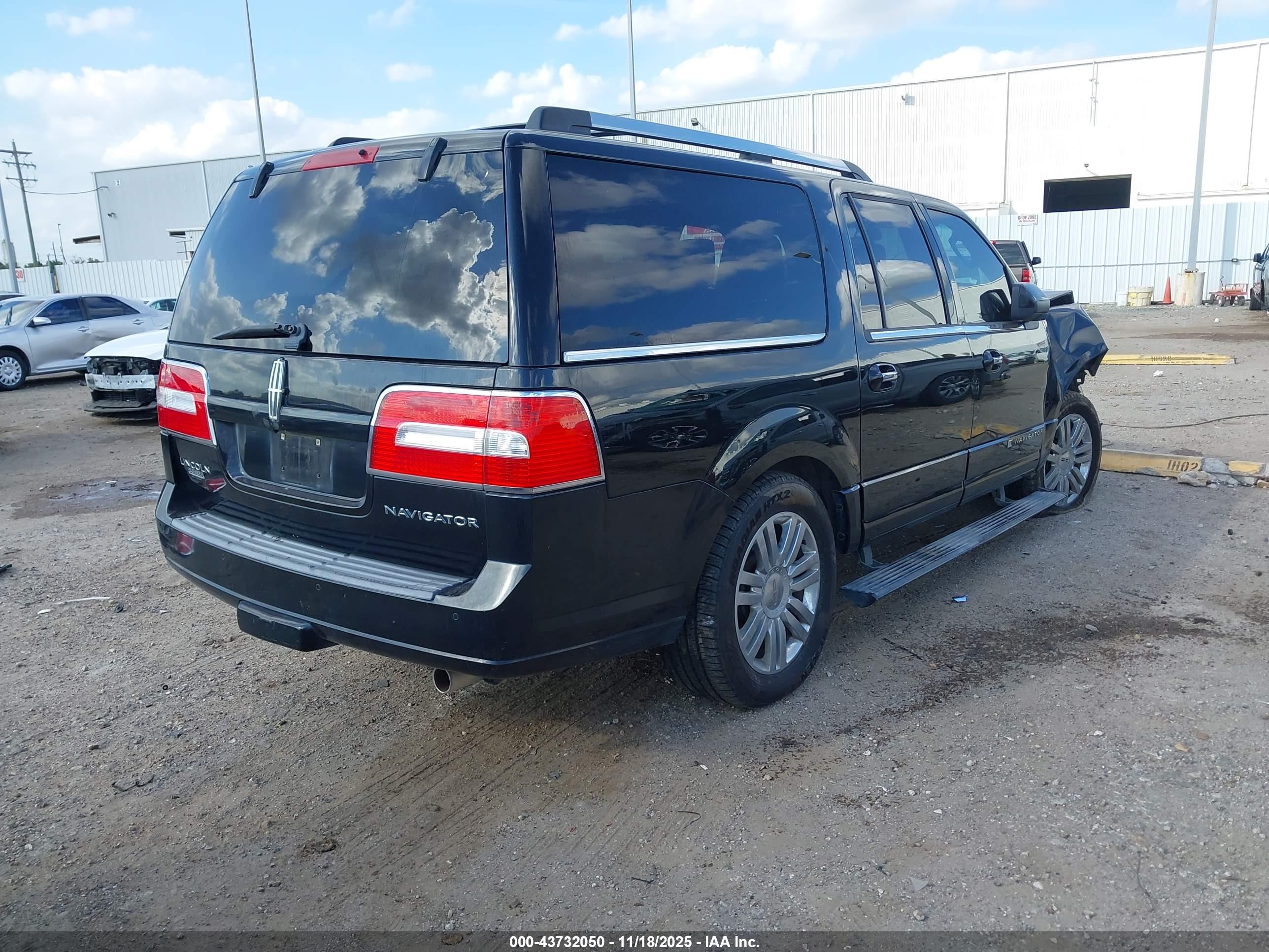 LINCOLN NAVIGATOR image 4