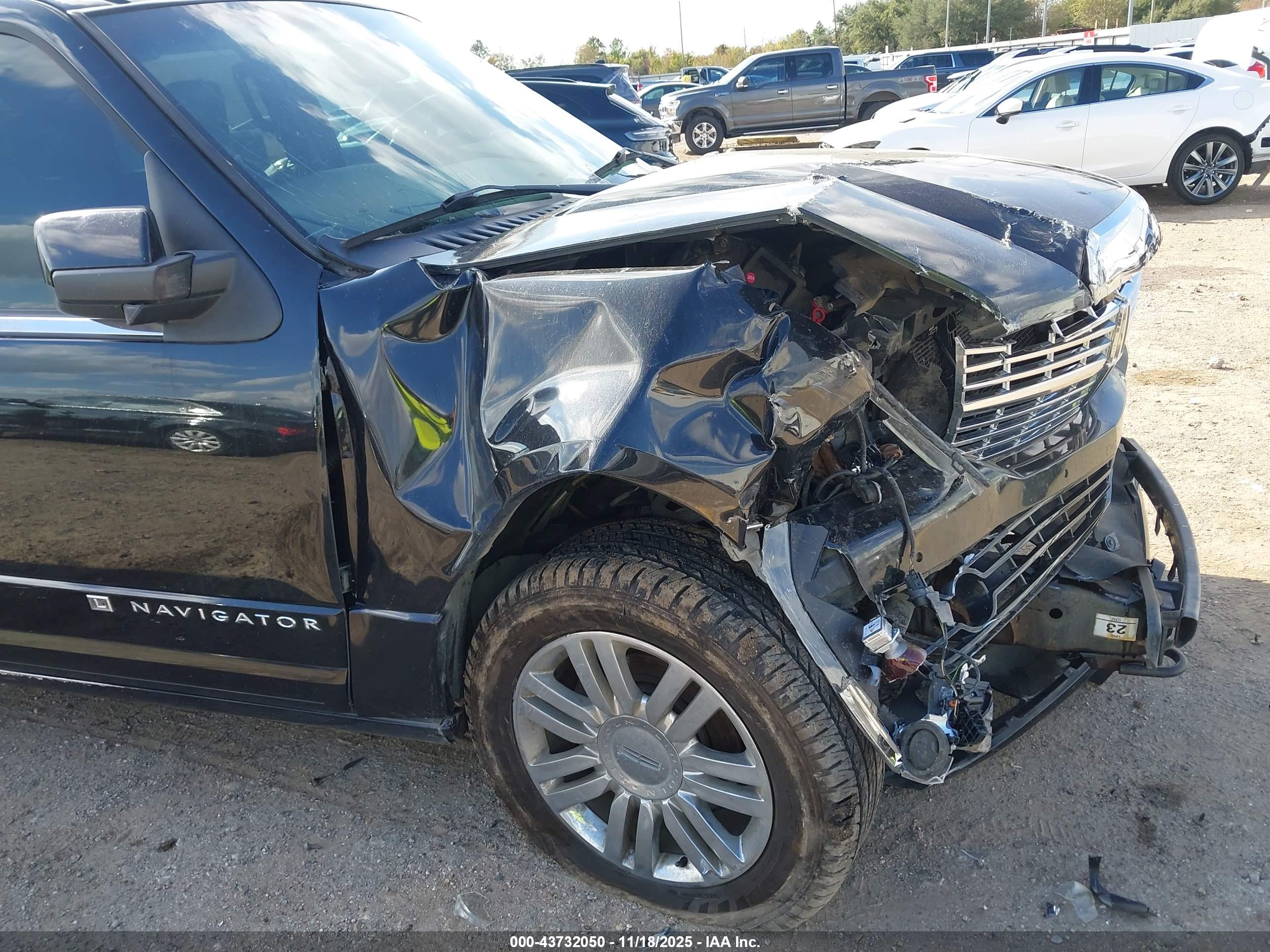 LINCOLN NAVIGATOR image 6