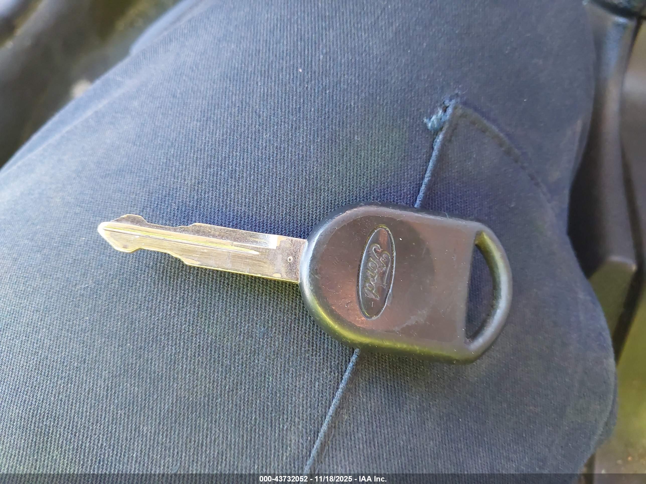 FORD MUSTANG image 11