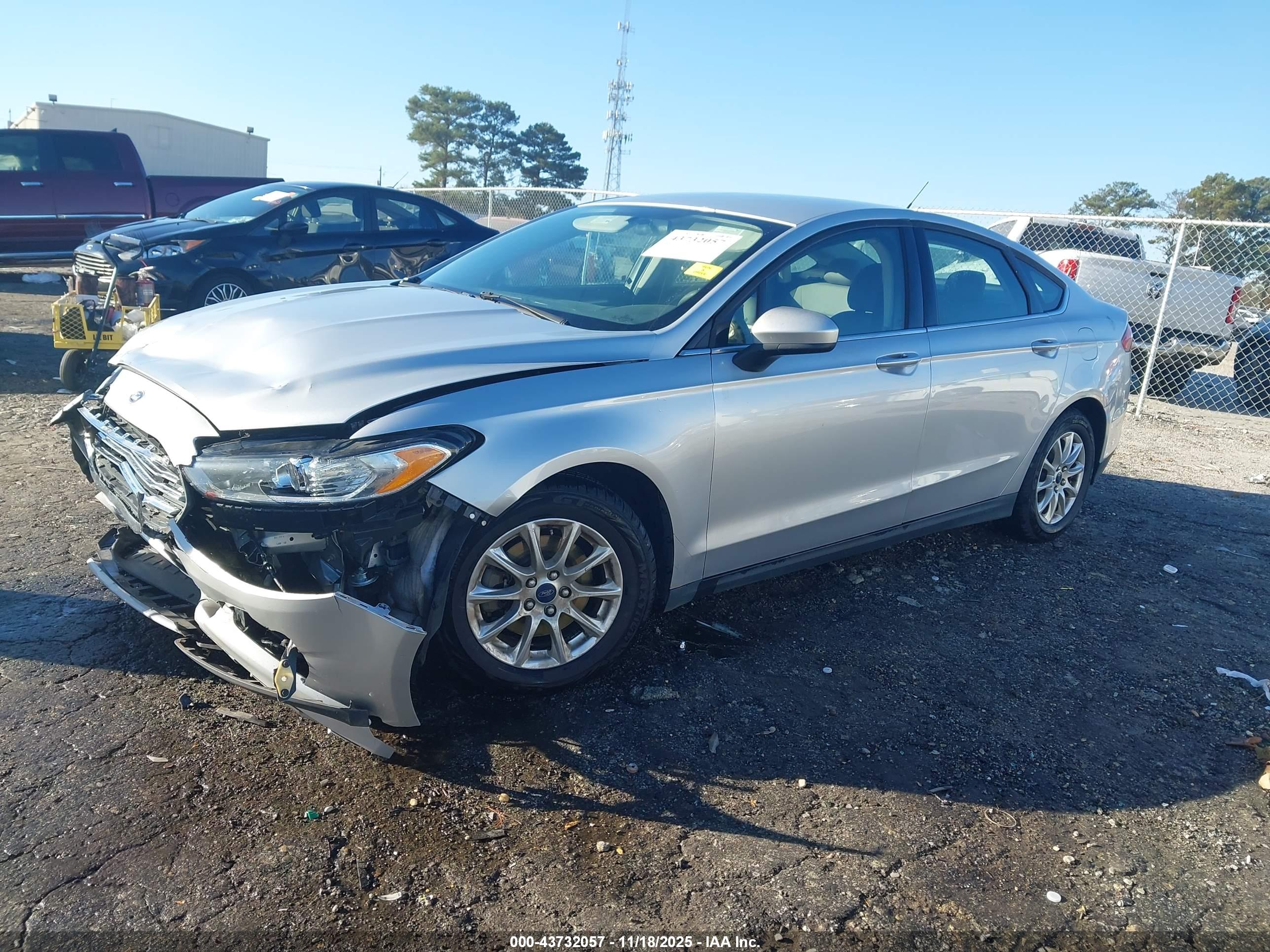 FORD FUSION image 2