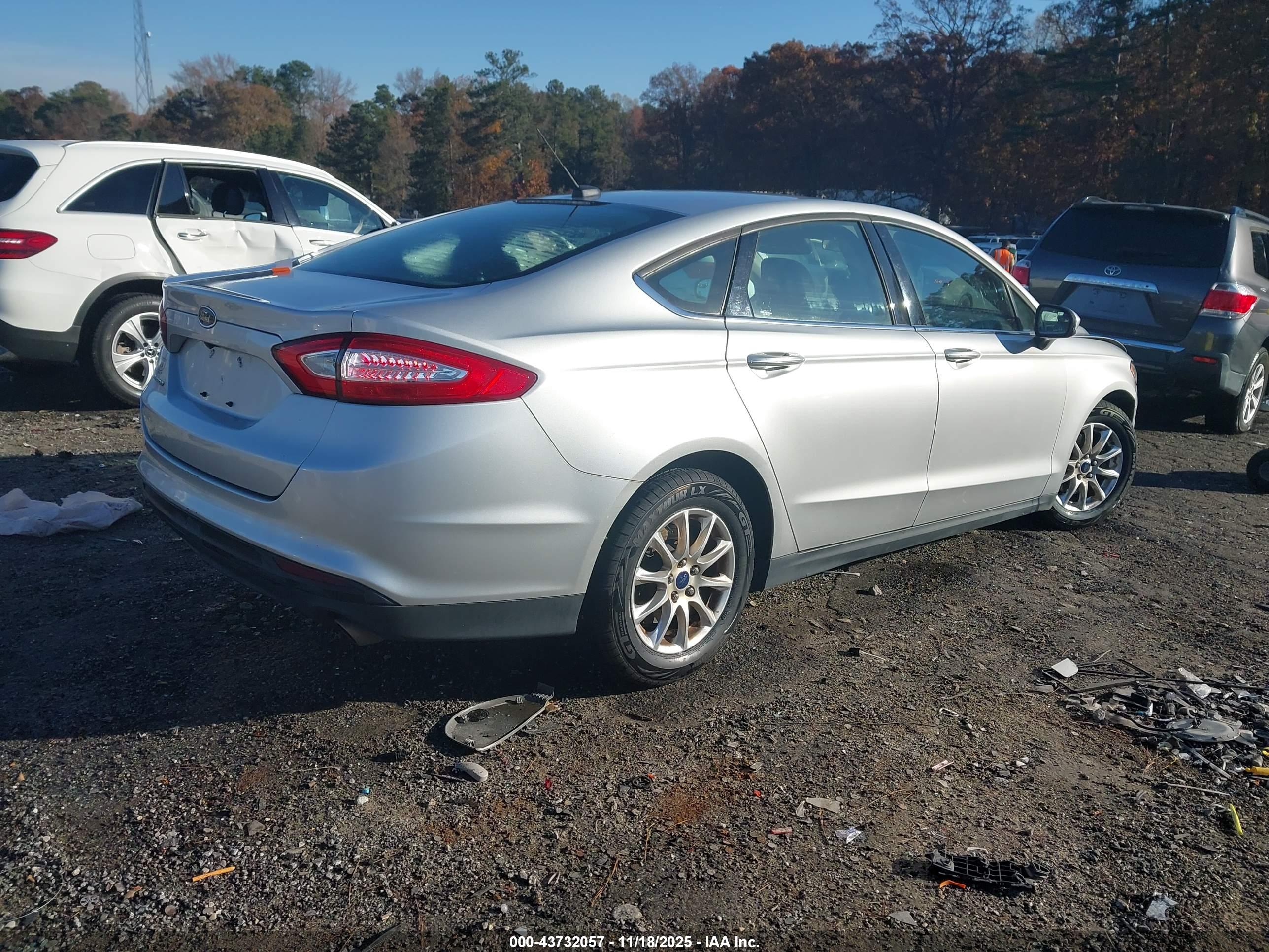 FORD FUSION image 4