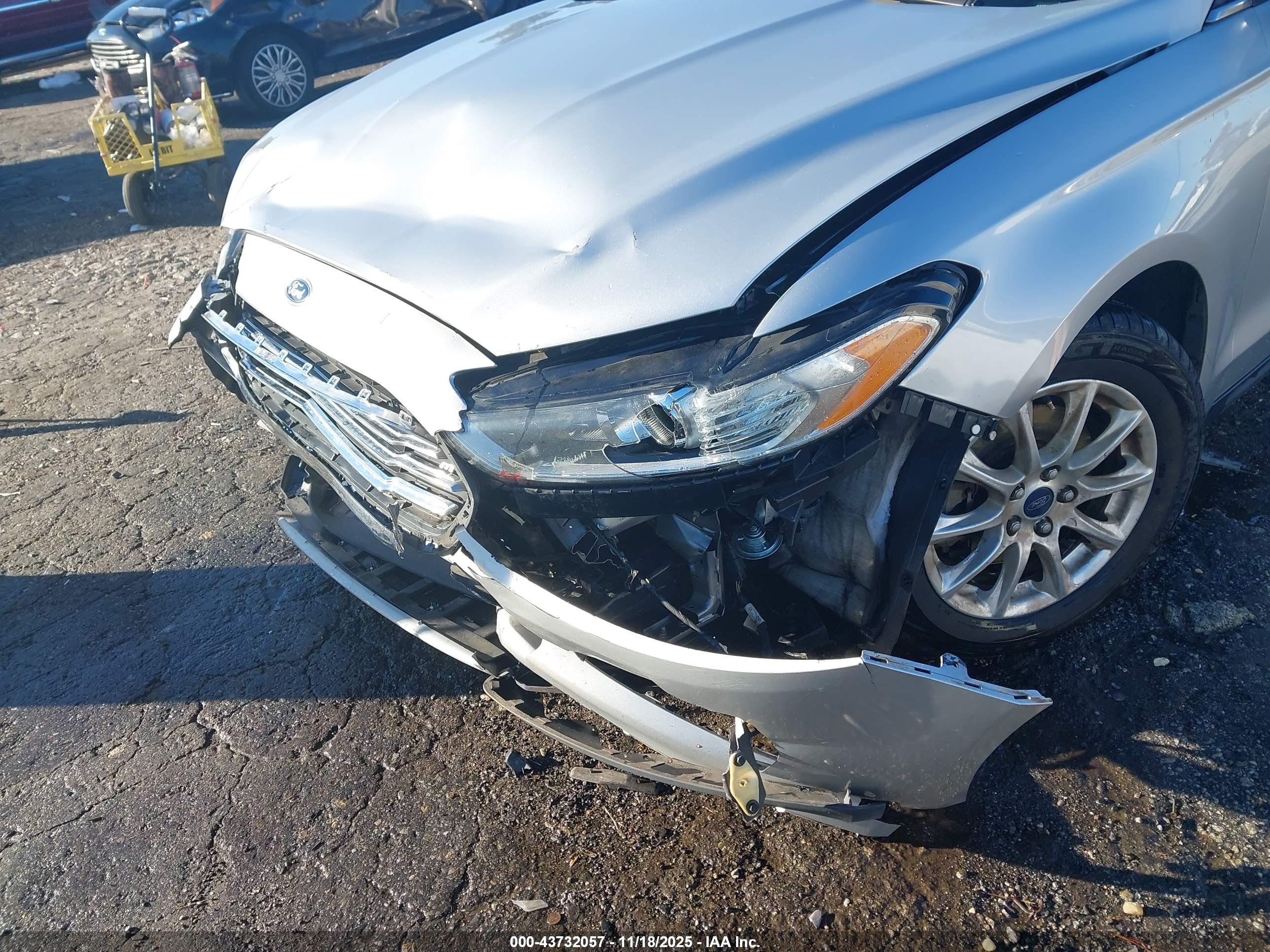 FORD FUSION image 6