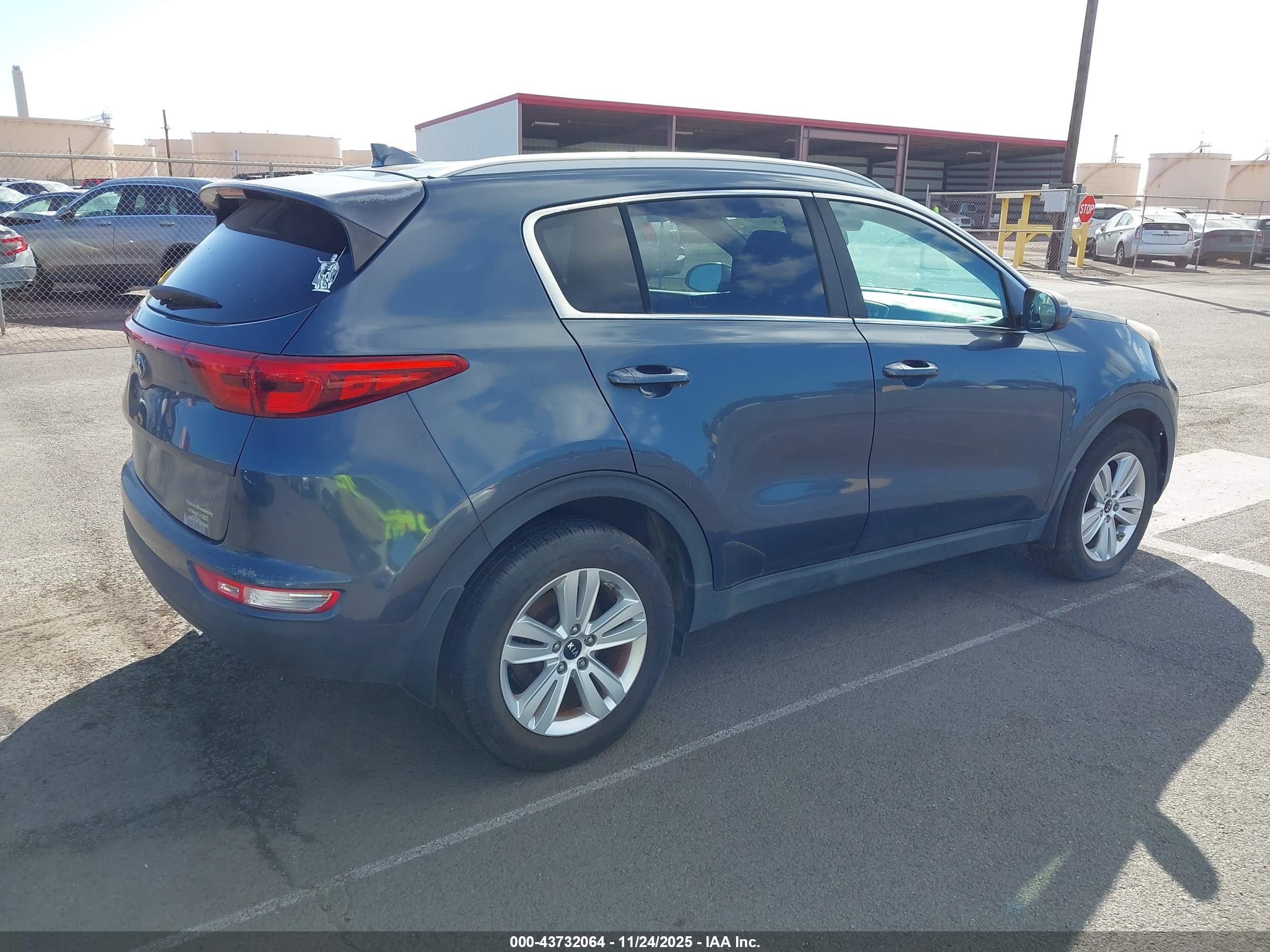 KIA SPORTAGE image 4