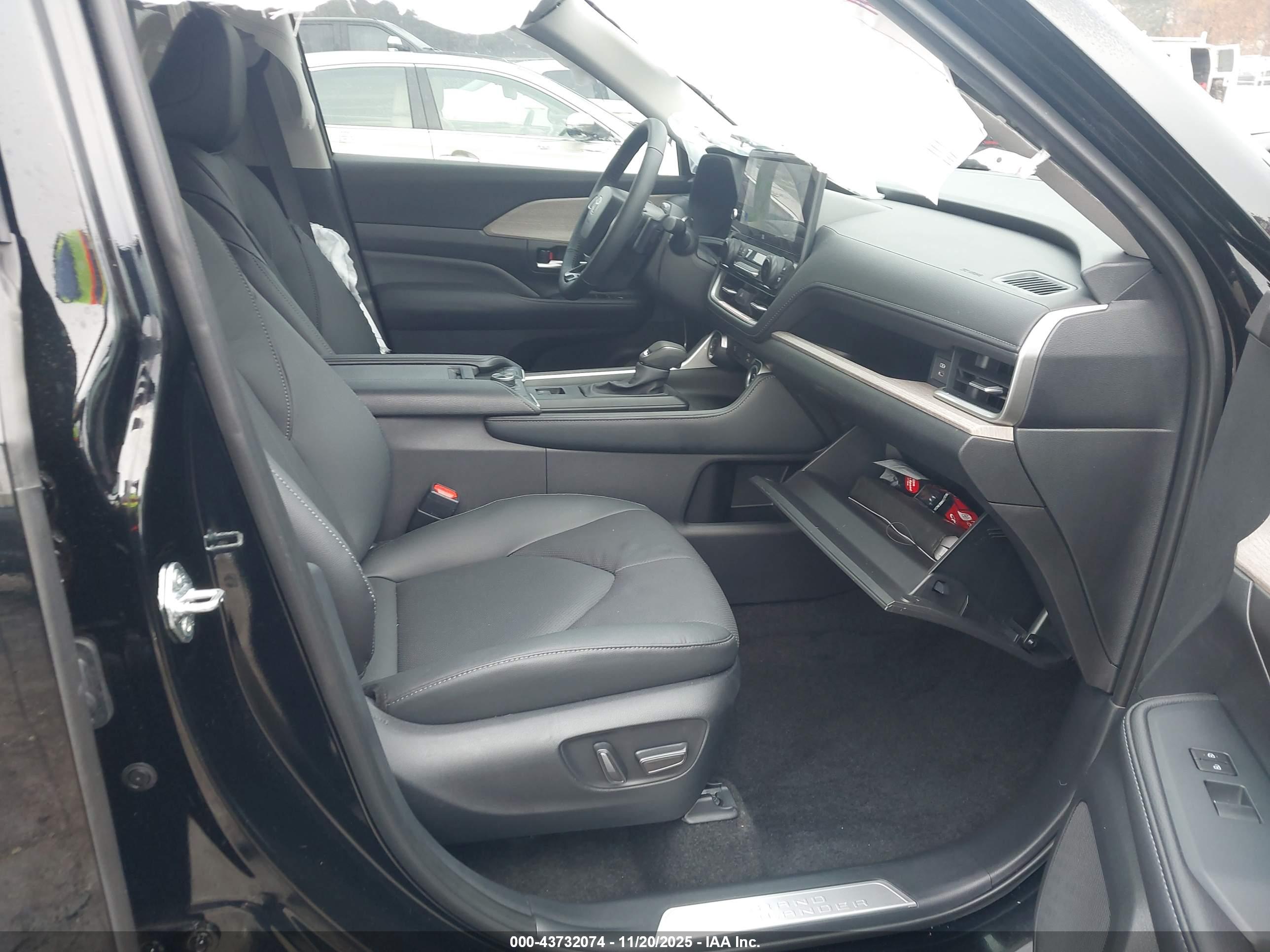 TOYOTA GRAND image 5