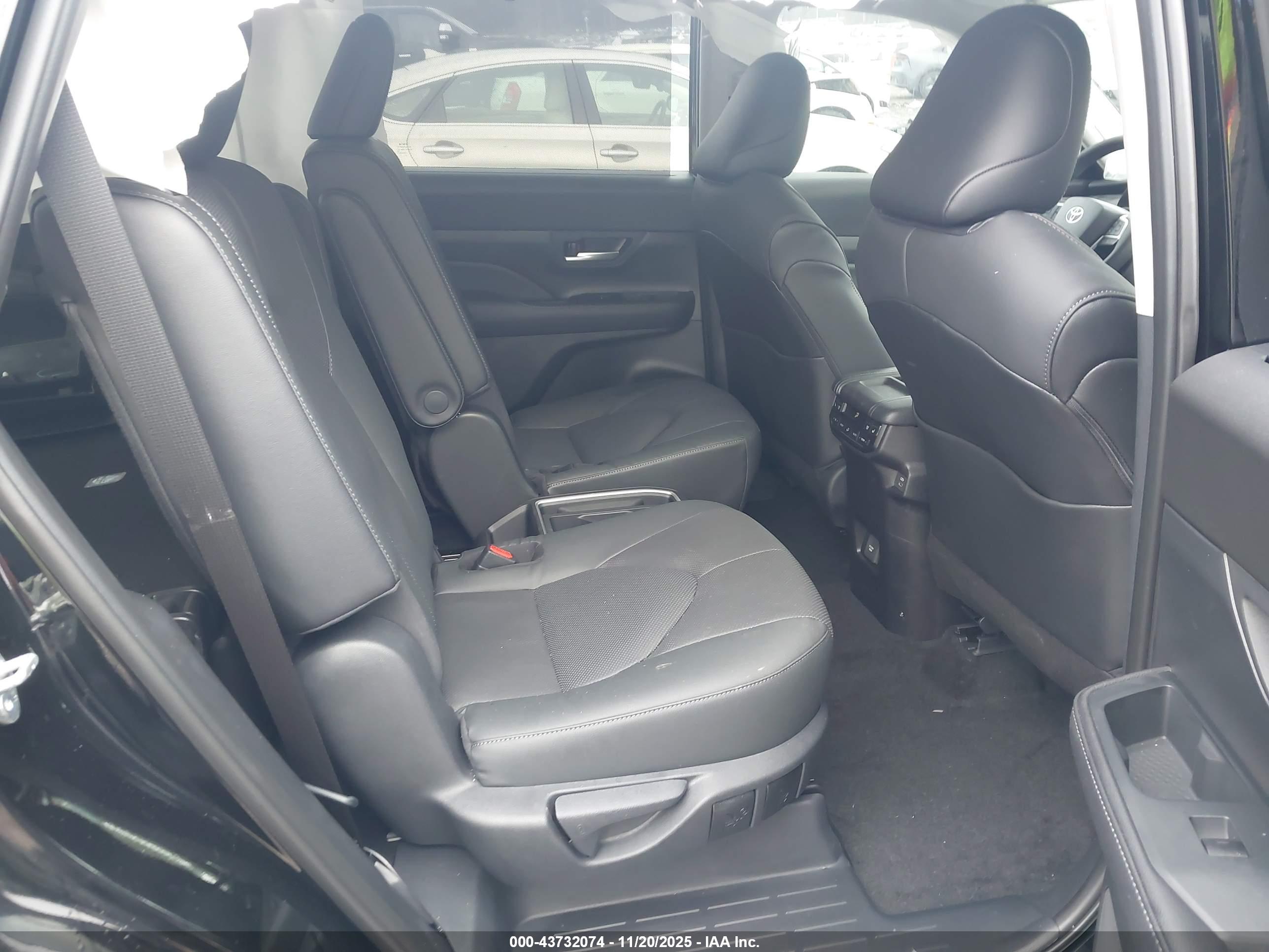 TOYOTA GRAND image 8