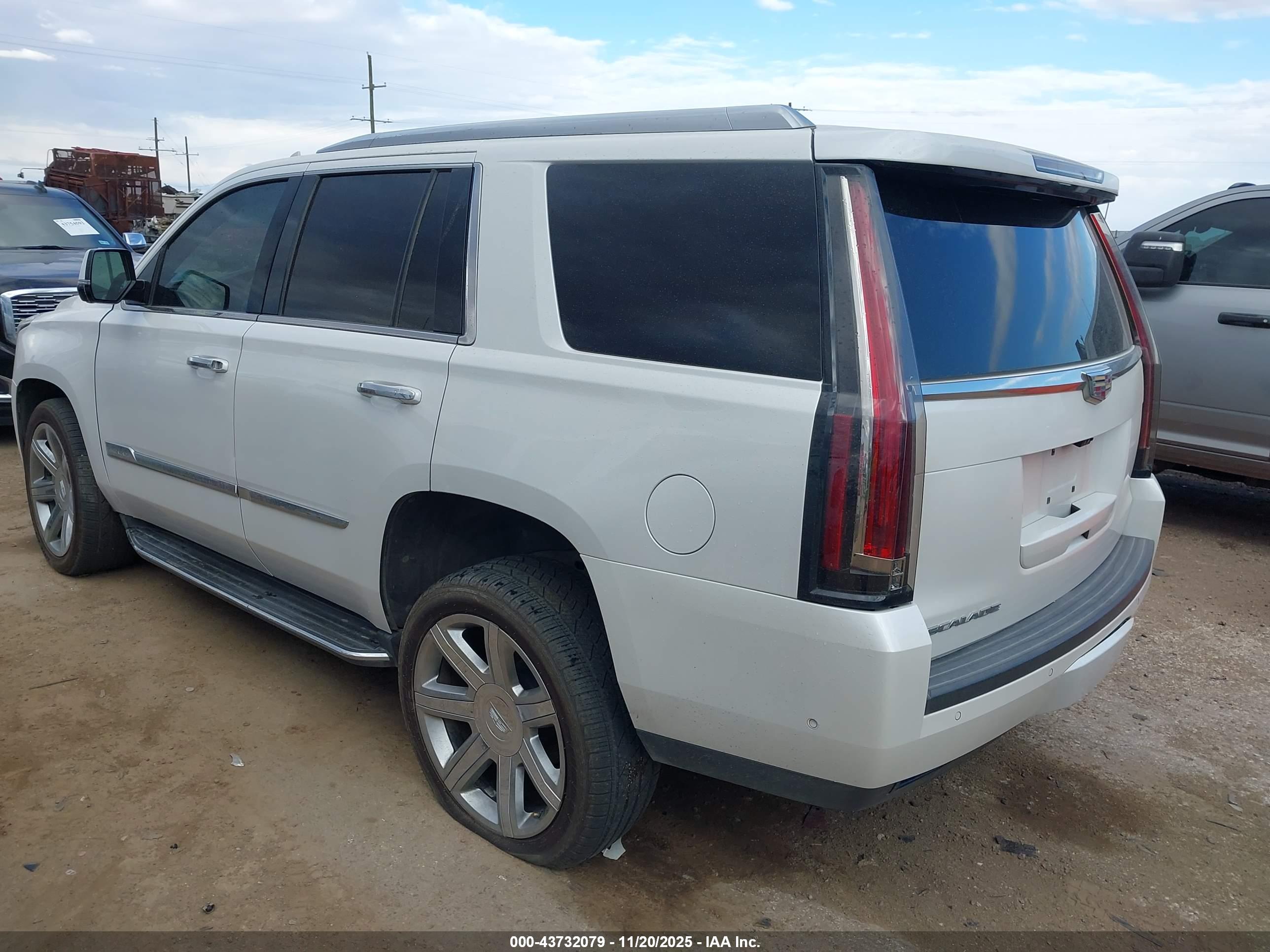 CADILLAC ESCALADE image 3