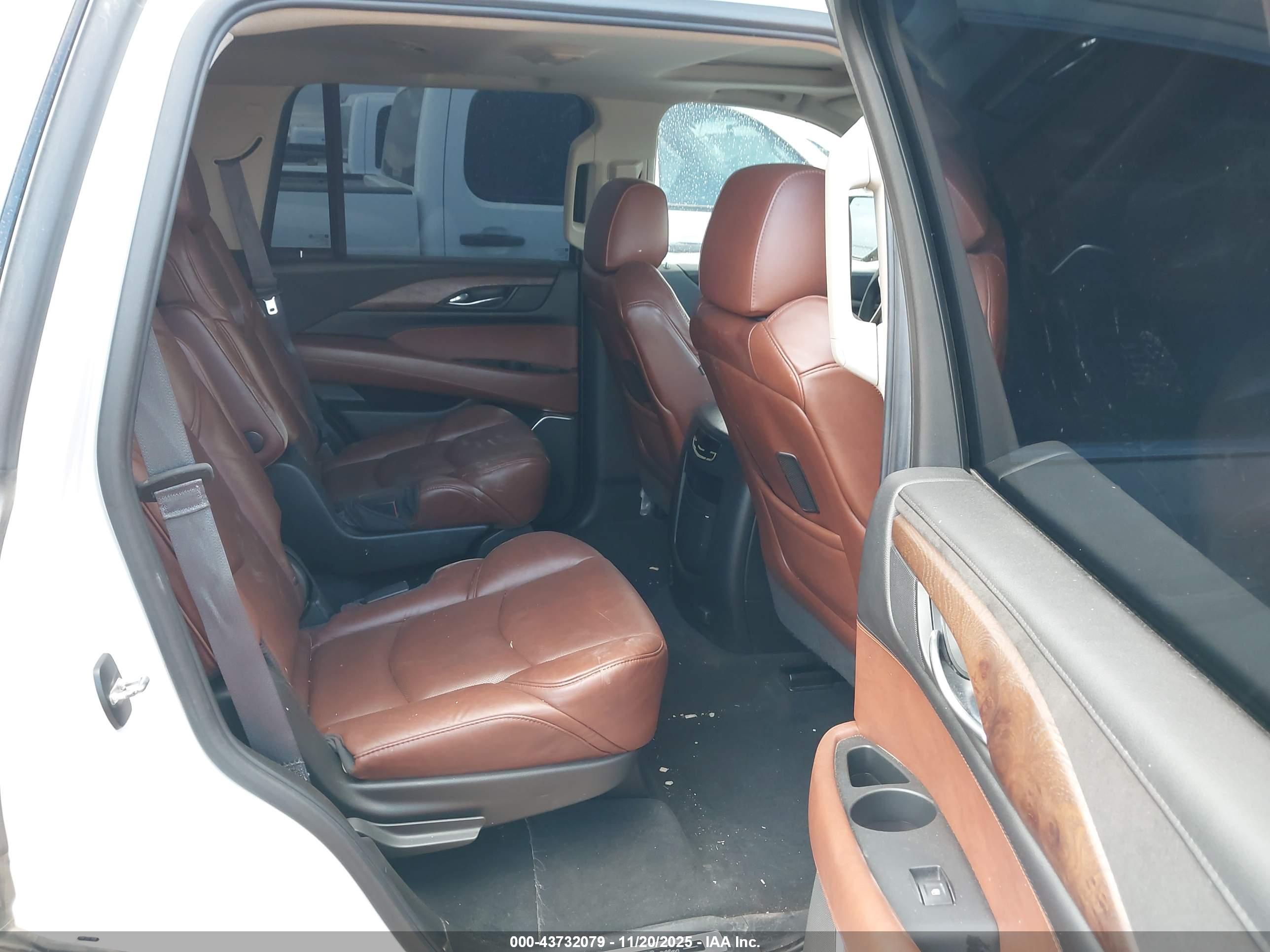 CADILLAC ESCALADE image 8