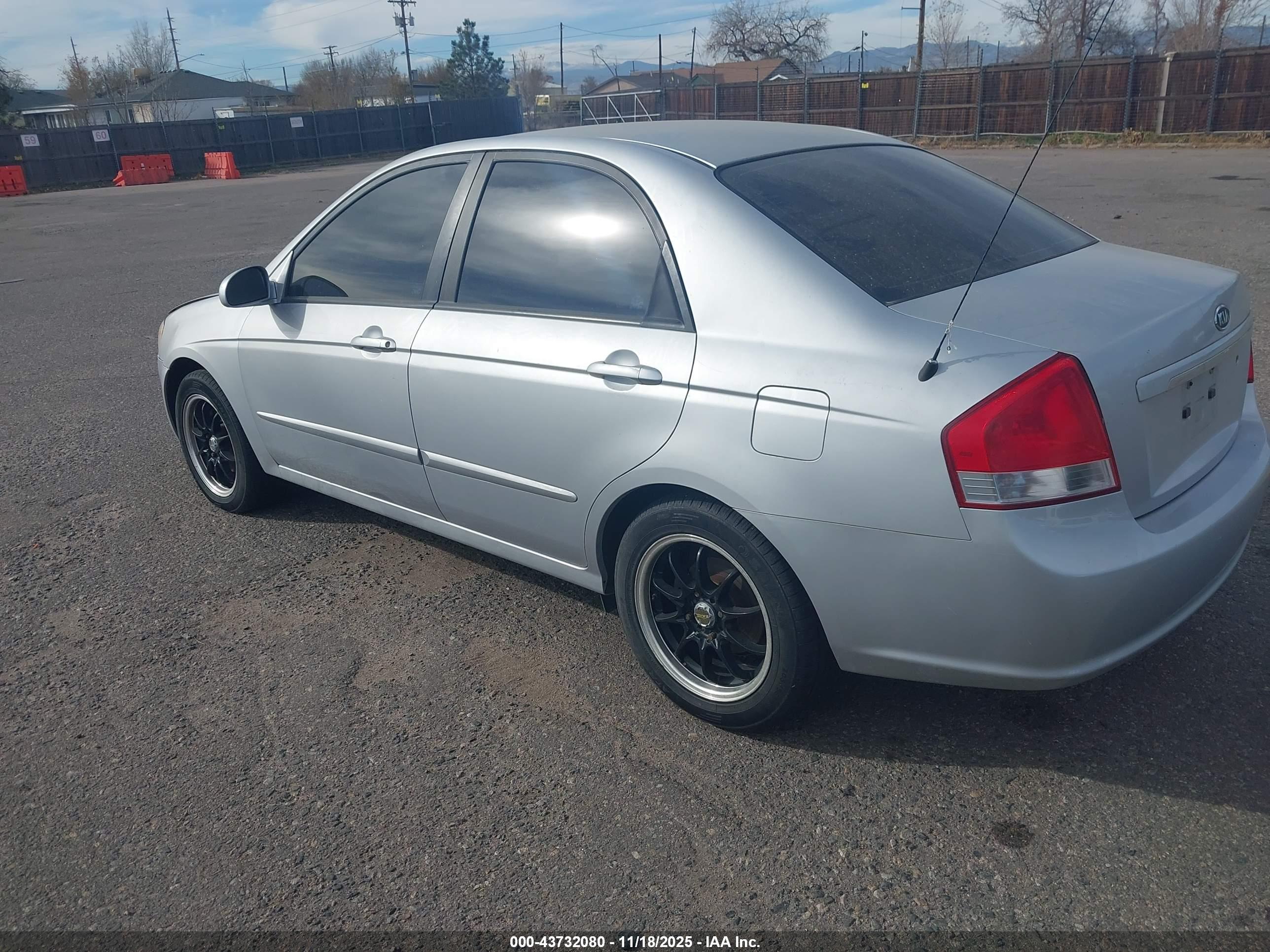KIA SPECTRA image 3