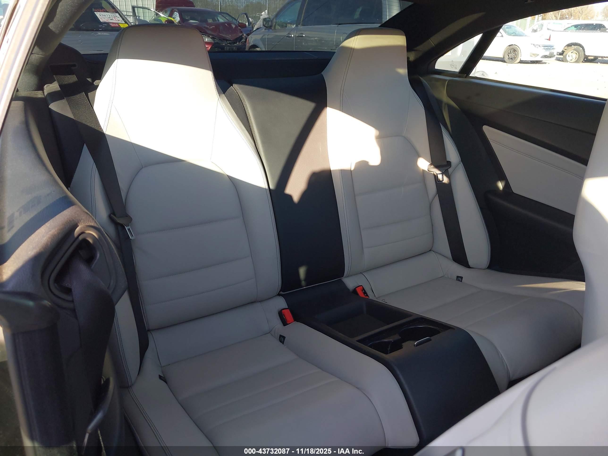MERCEDES-BENZ E image 8