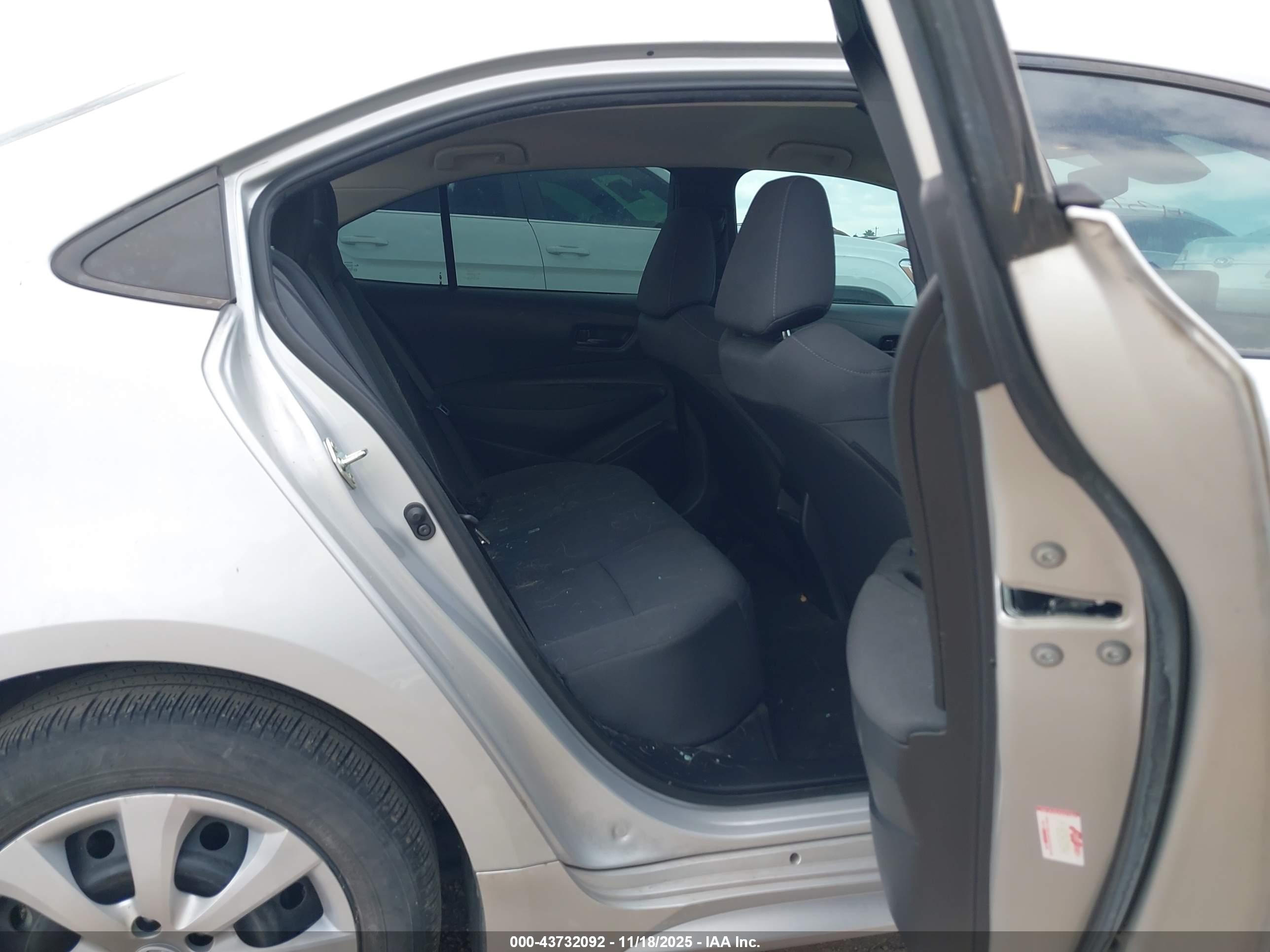 TOYOTA COROLLA image 8