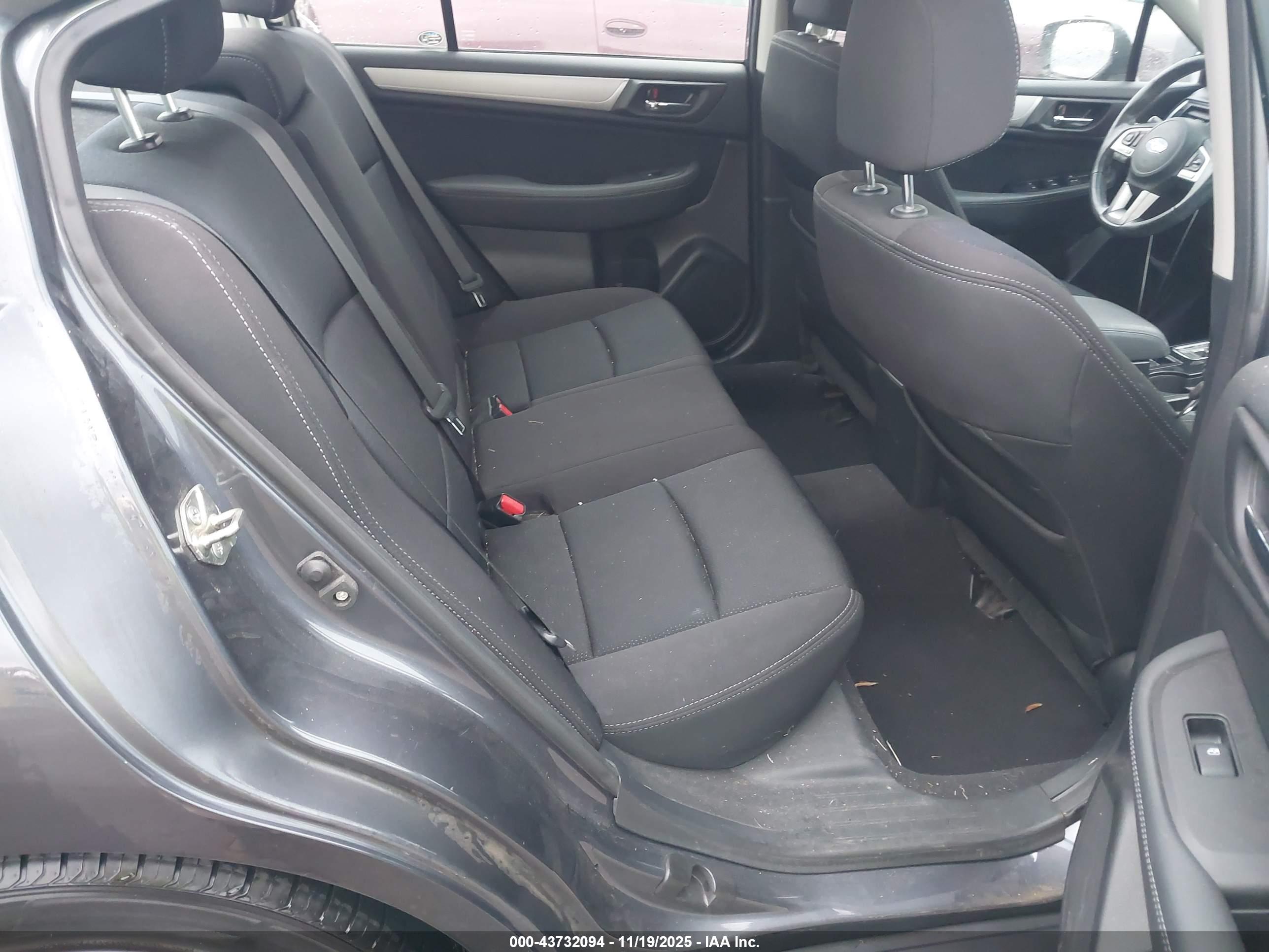 SUBARU LEGACY image 8