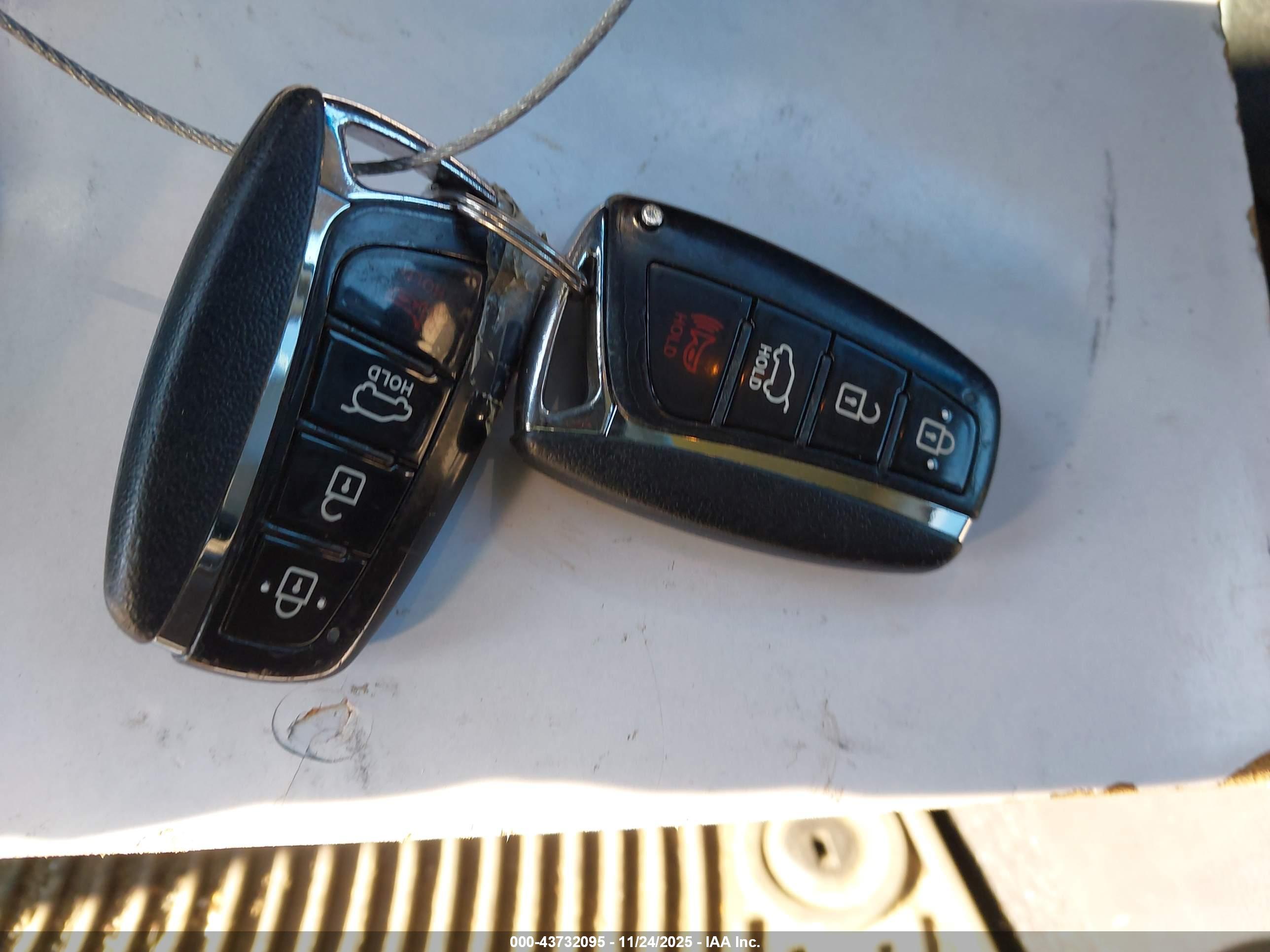 HYUNDAI SANTA image 11