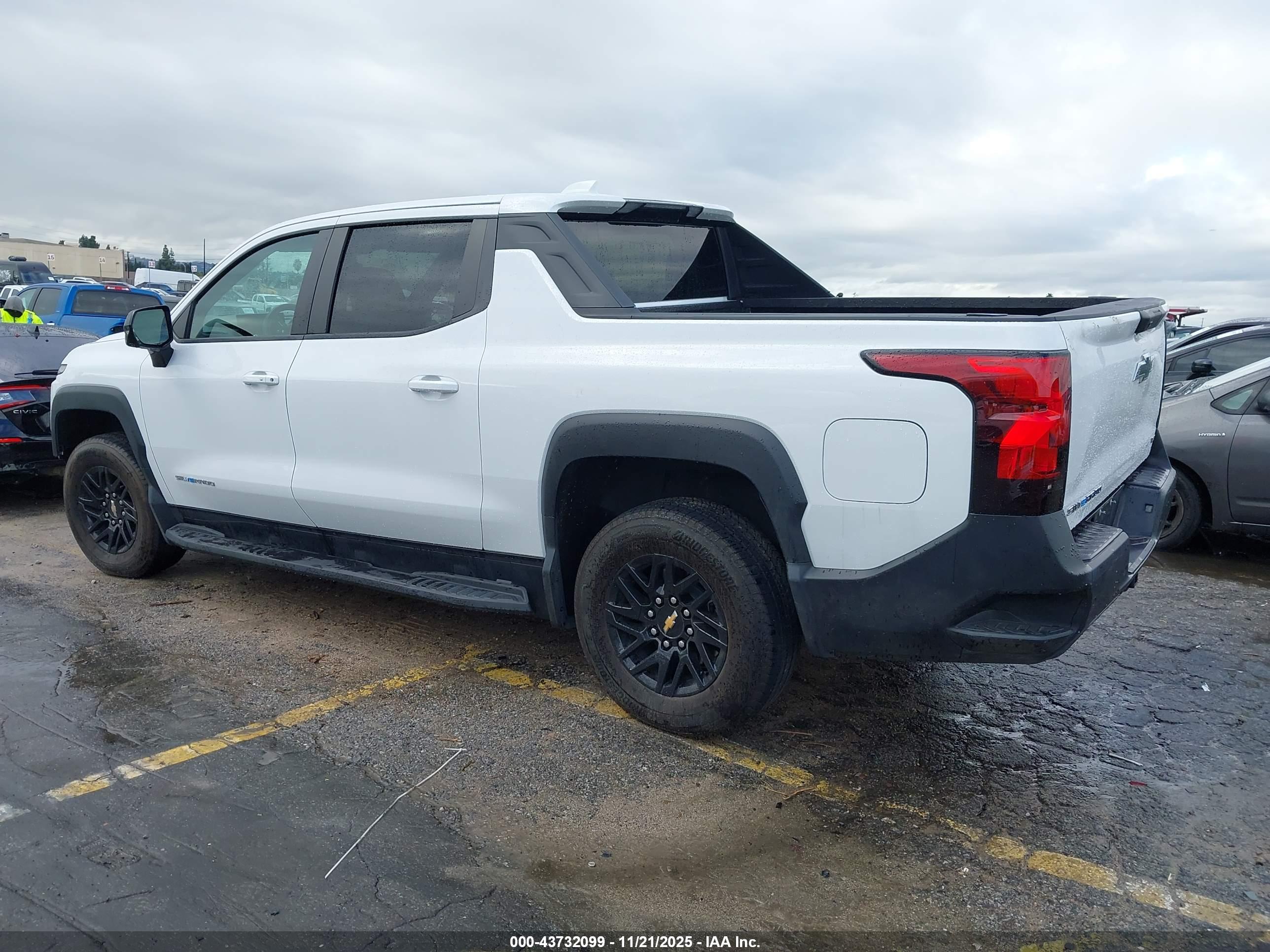 CHEVROLET SILVERADO image 3