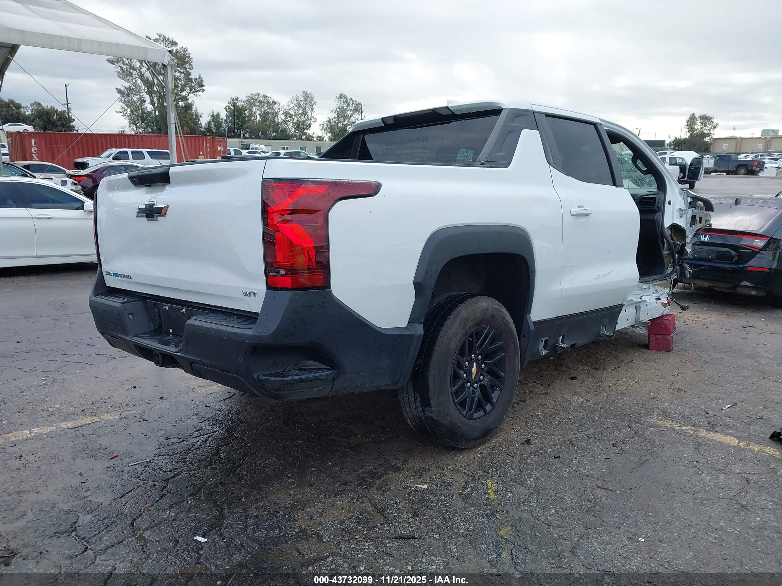 CHEVROLET SILVERADO image 4