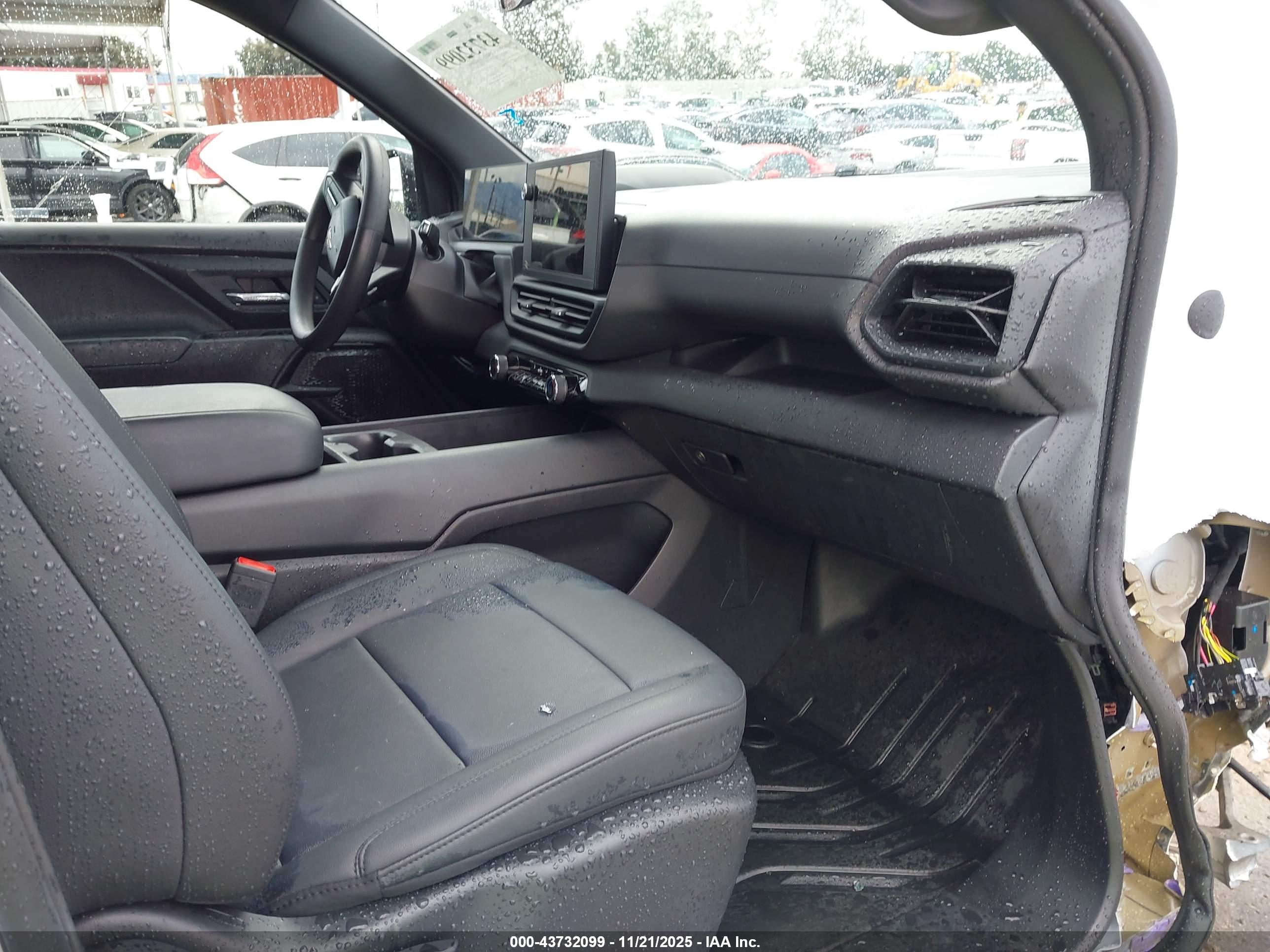 CHEVROLET SILVERADO image 5