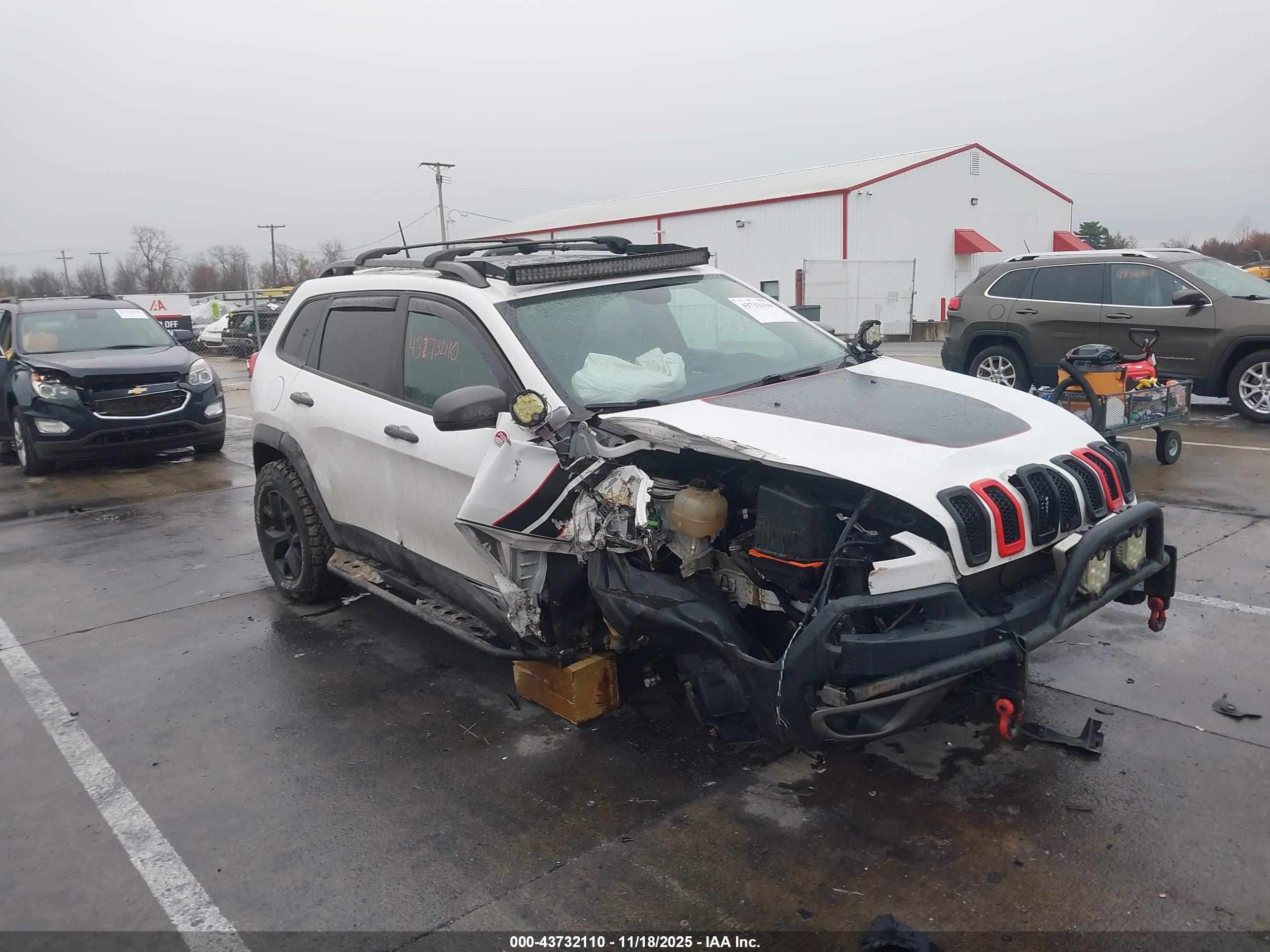 JEEP CHEROKEE image 6