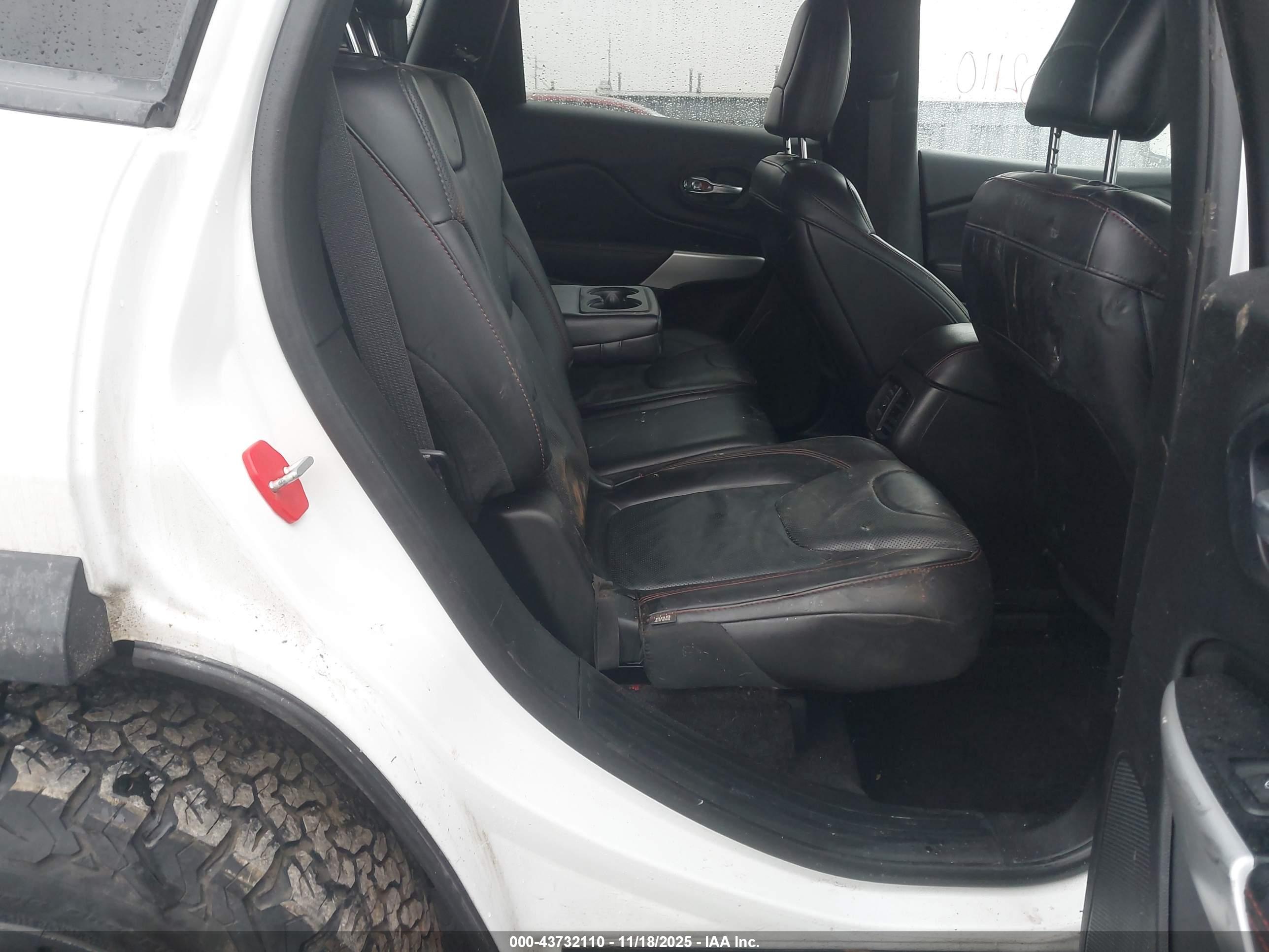 JEEP CHEROKEE image 8