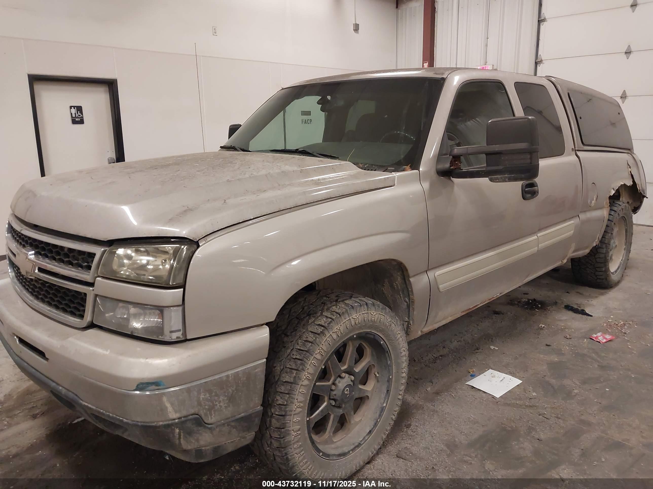 CHEVROLET SILVERADO image 2