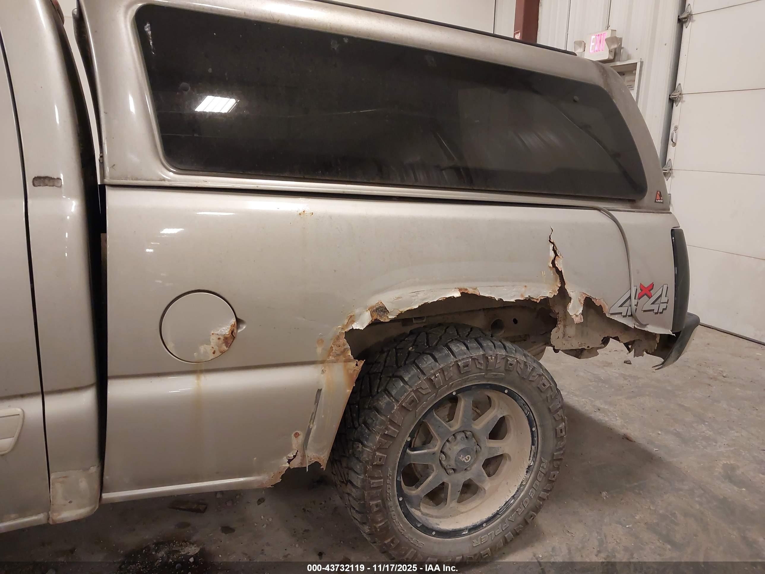CHEVROLET SILVERADO image 6