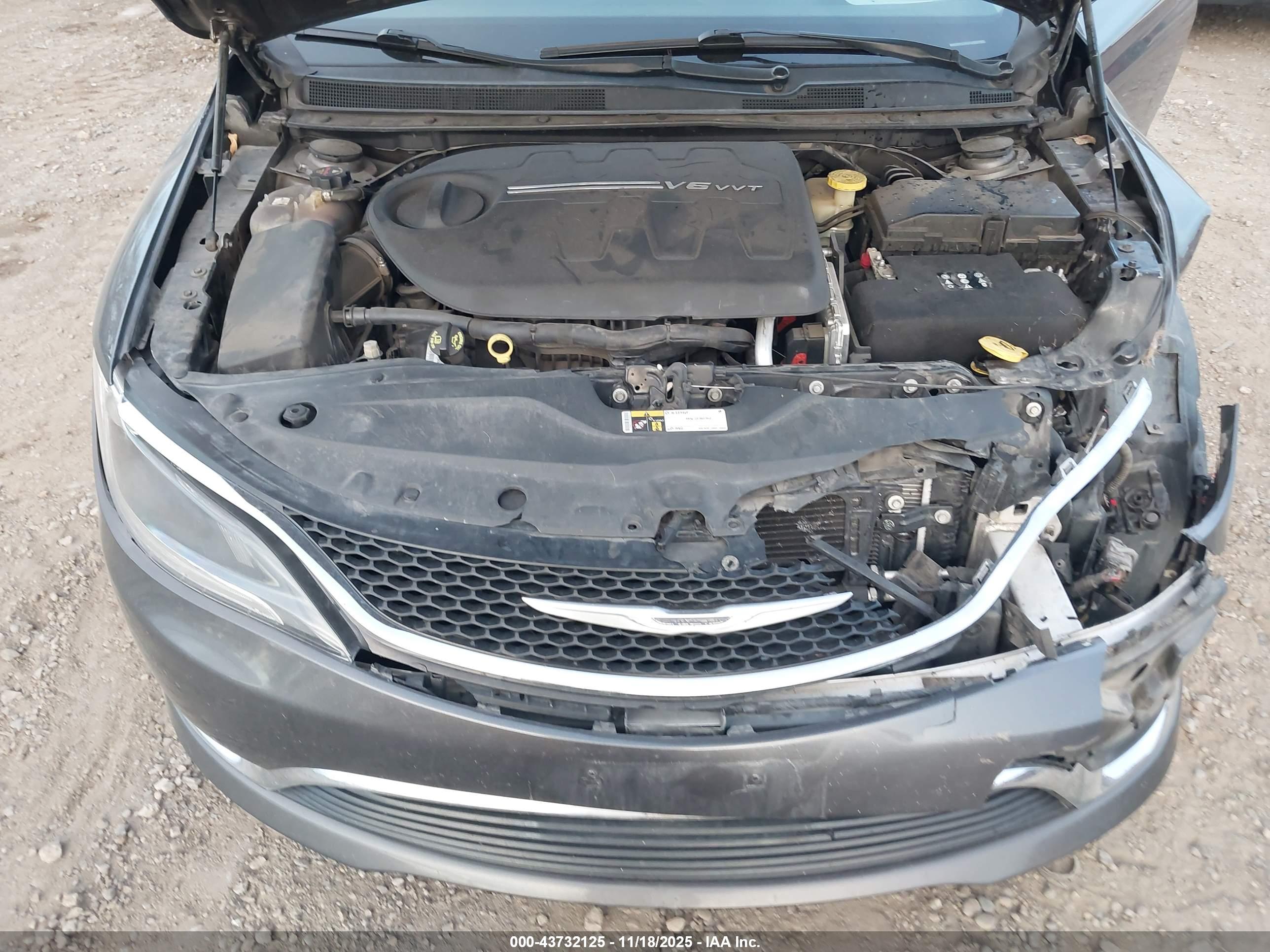 CHRYSLER 200 image 10