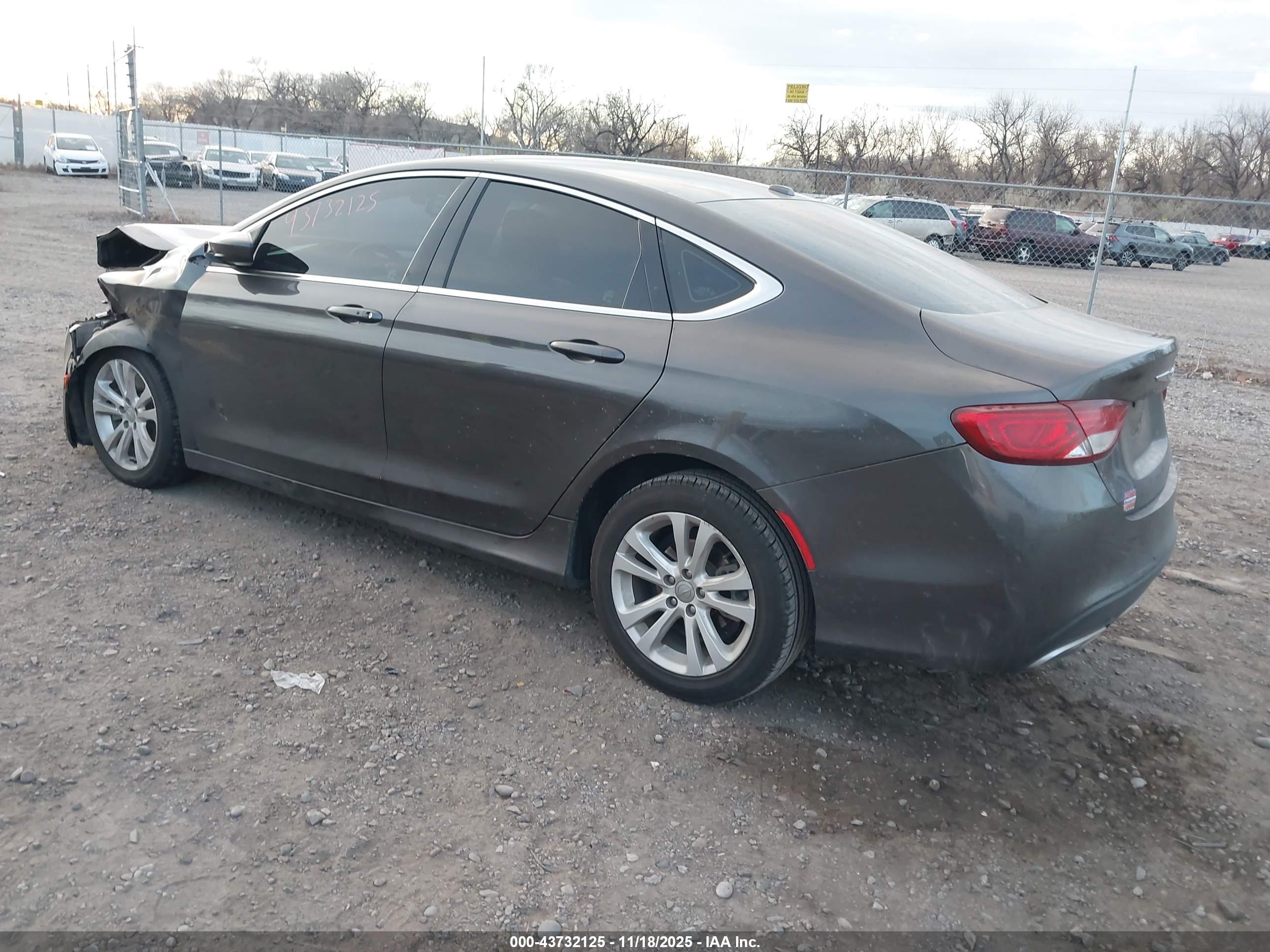 CHRYSLER 200 image 3